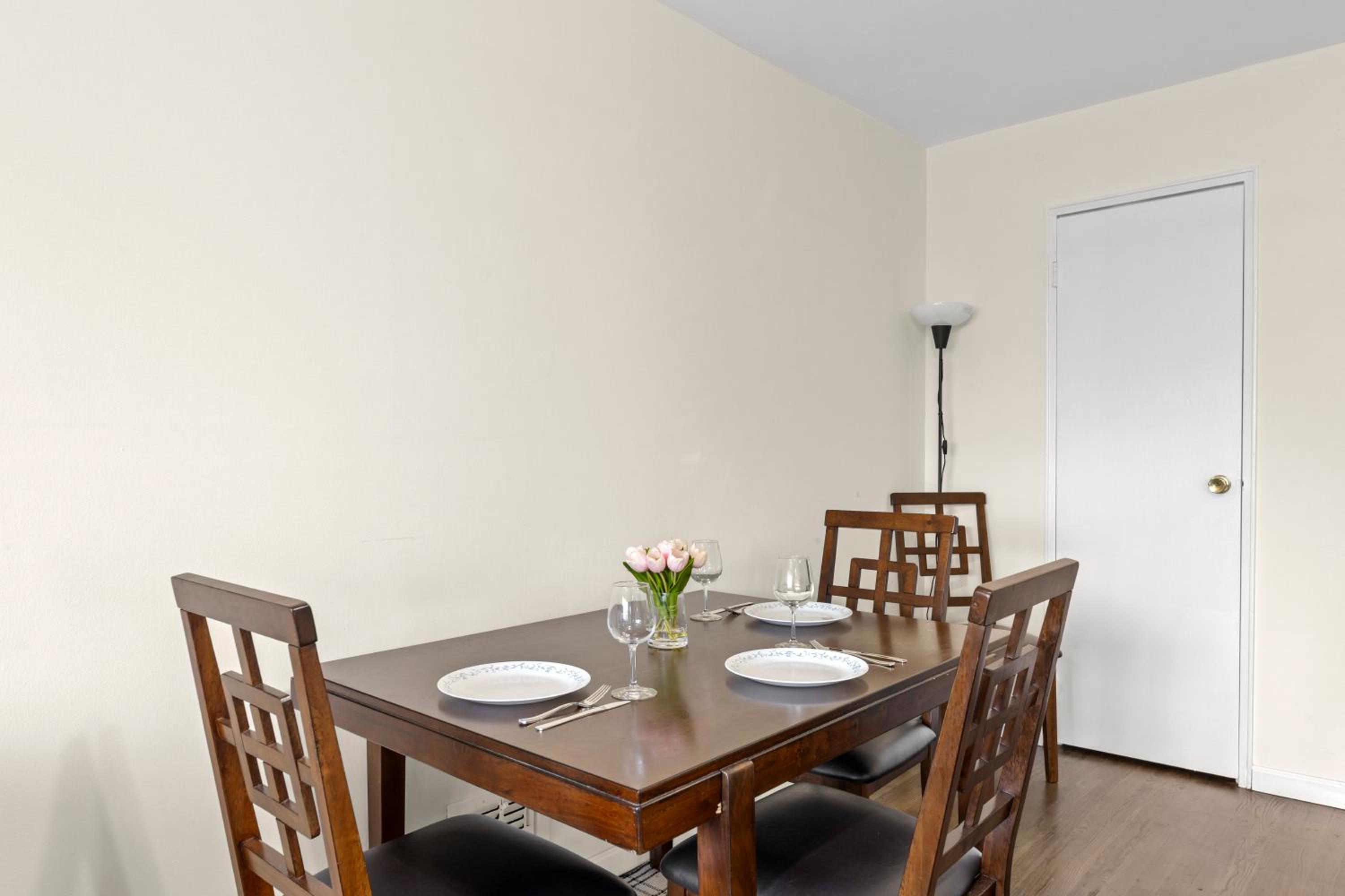 Three-Bedroom Apartment photo 2