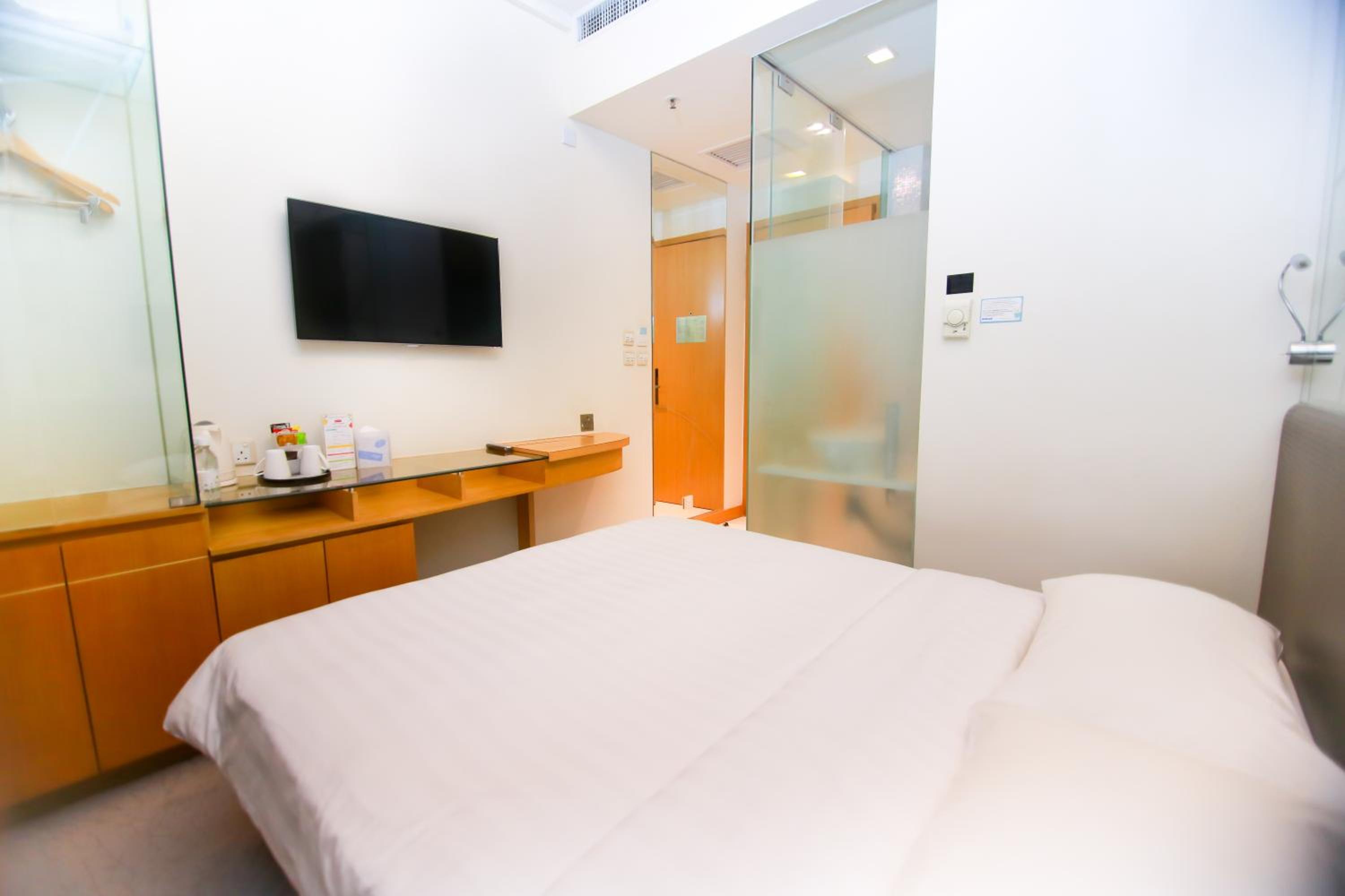 Superior Queen or Twin Room with City View