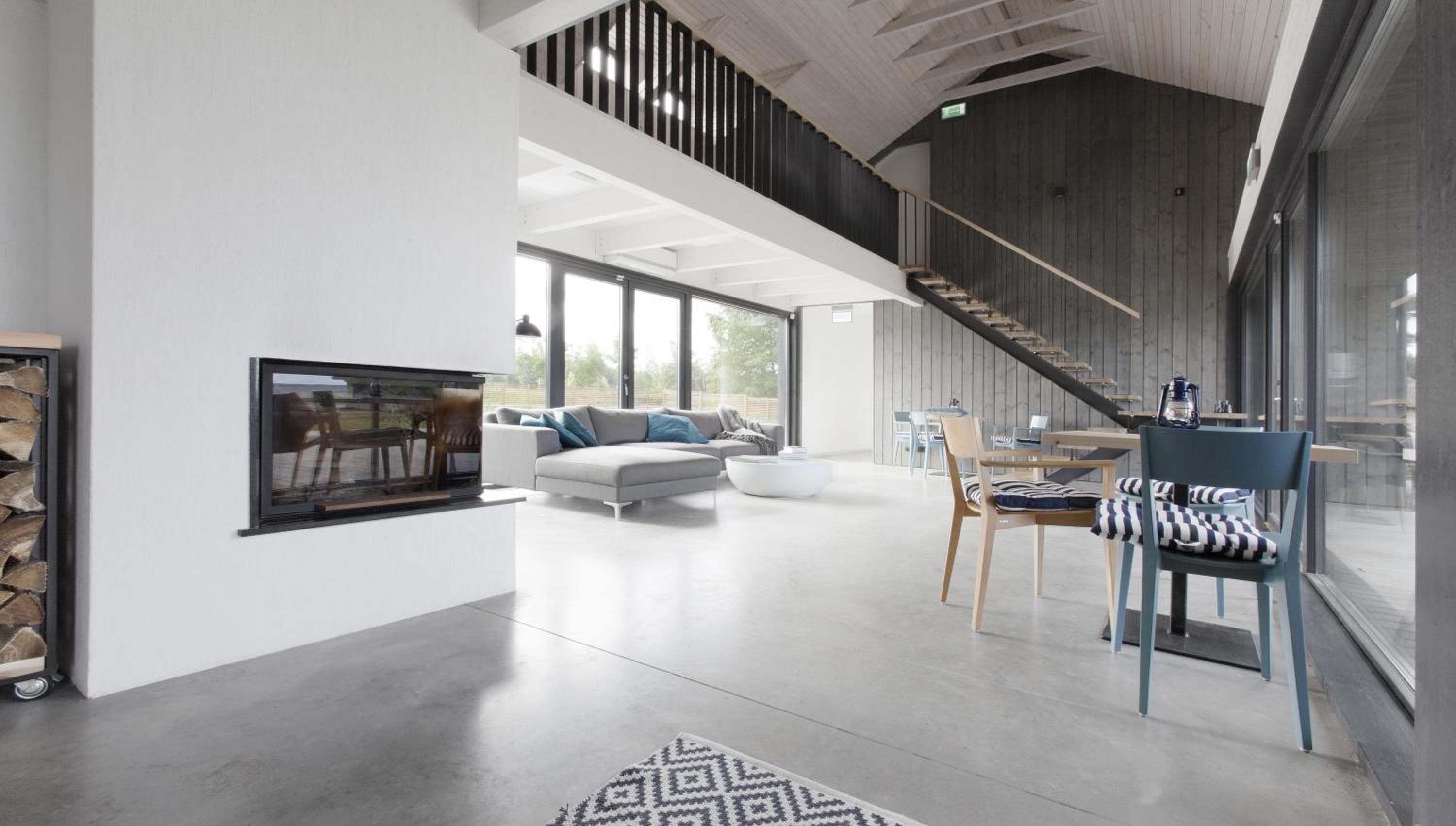 Six-Bedroom House - Photo 17