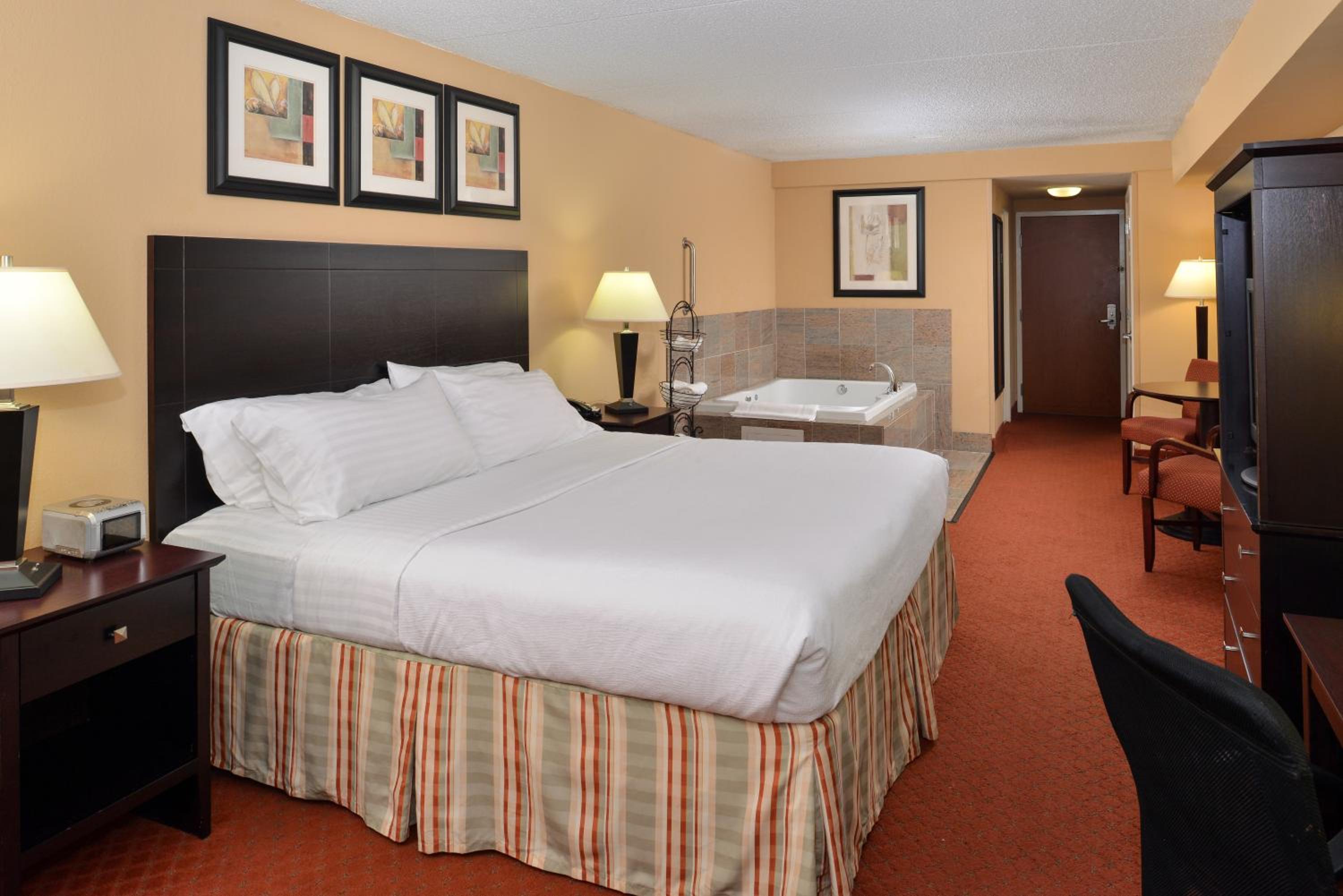 King Room - Non-Smoking - Photo 2