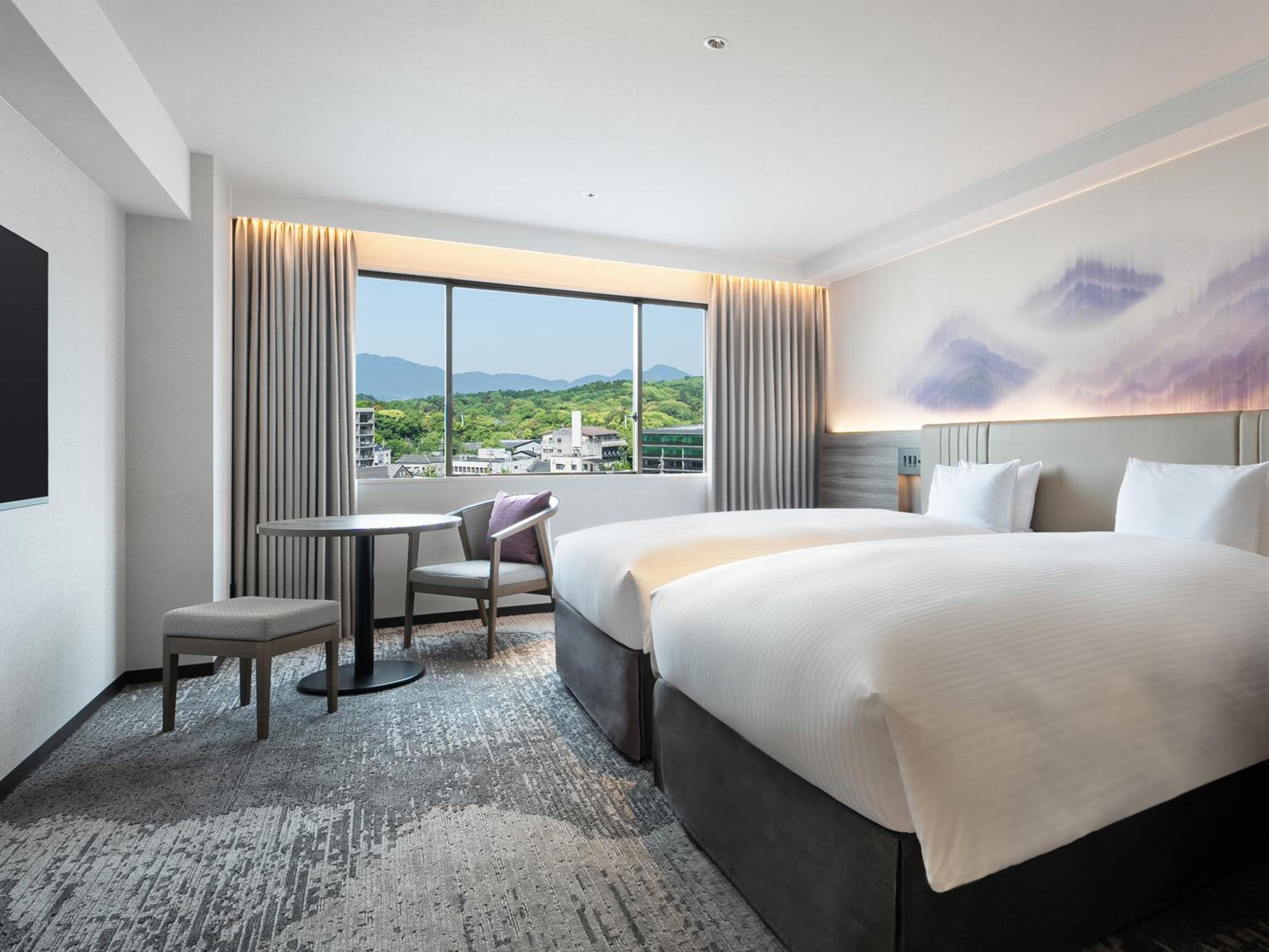 Superior Room with Two Single Beds and Two Extra Beds - City Side - Photo 1