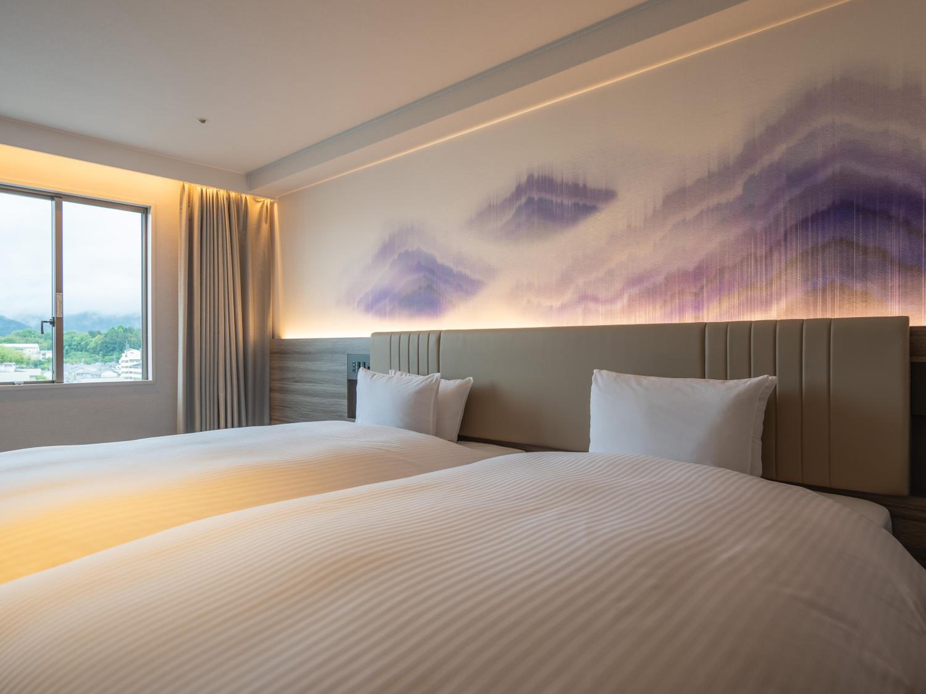 Superior Room with Two Single Beds and Two Extra Beds - City Side - Photo 4