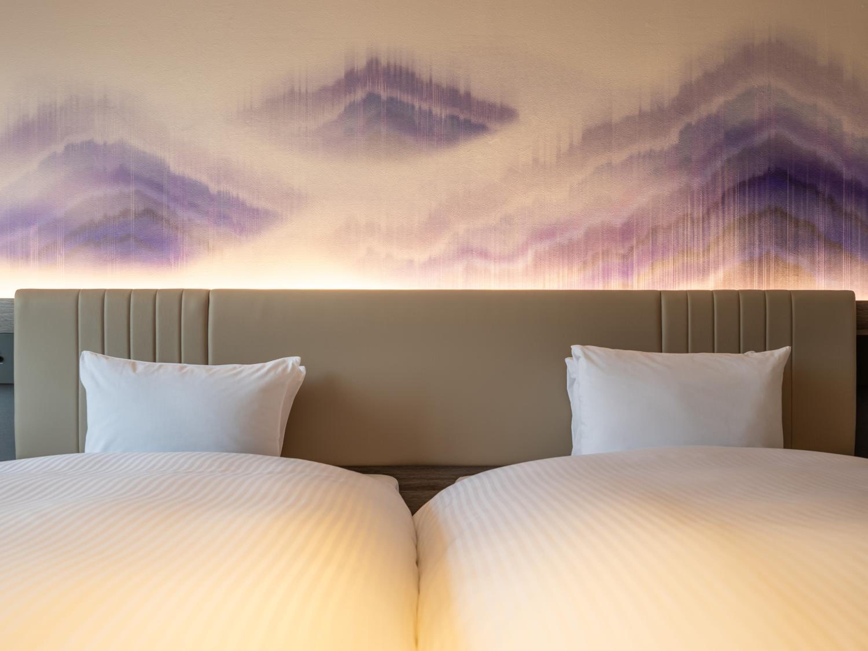 Superior Room with Two Single Beds and Two Extra Beds - City Side - Photo 5