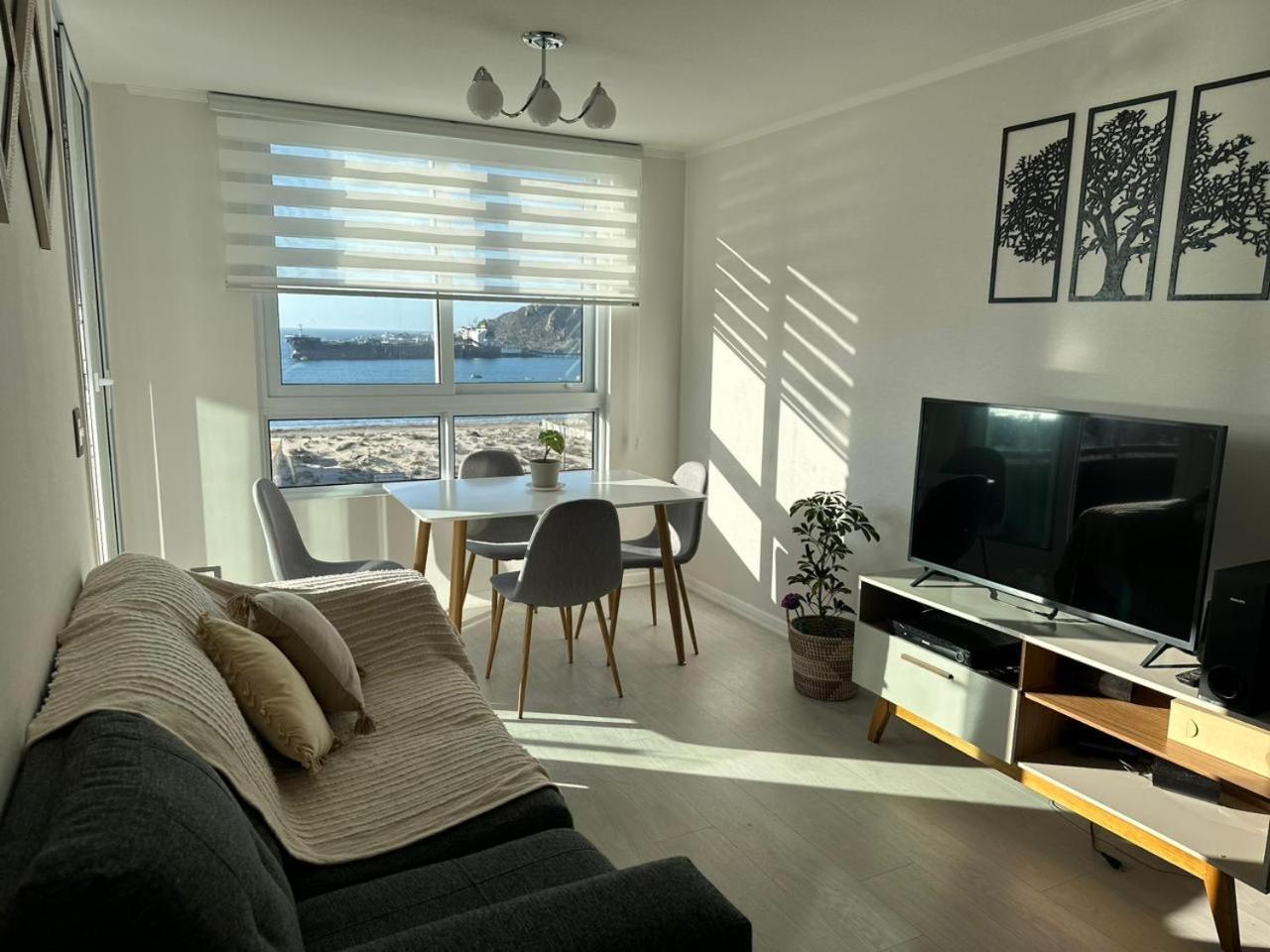 Two-Bedroom Apartment with Balcony and Sea View photo 1