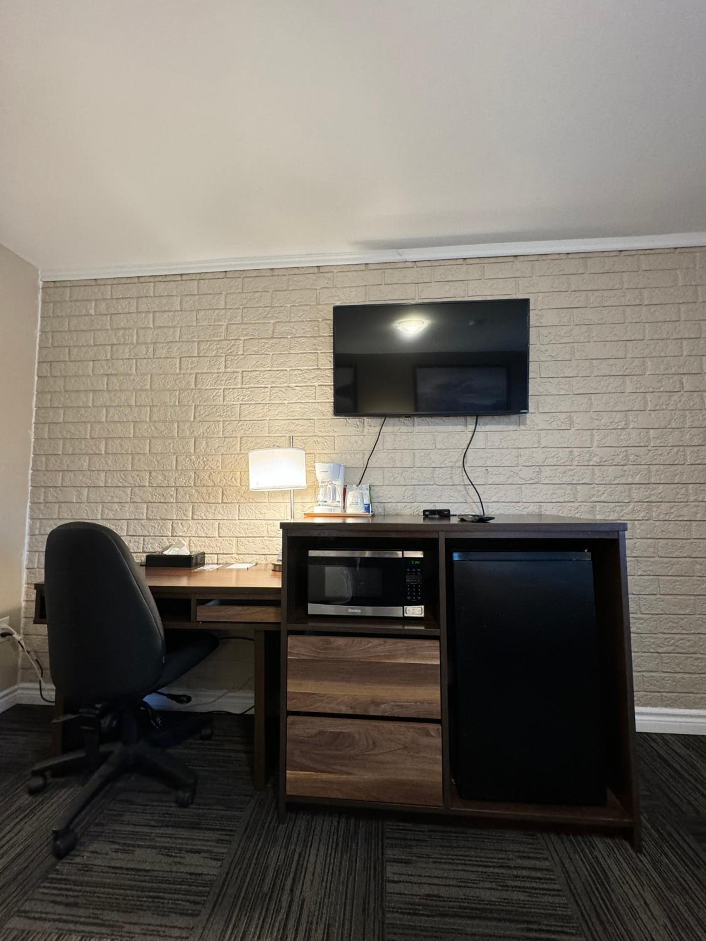 Business Double Room with Two Double Beds - Non-Smoking - Photo 2