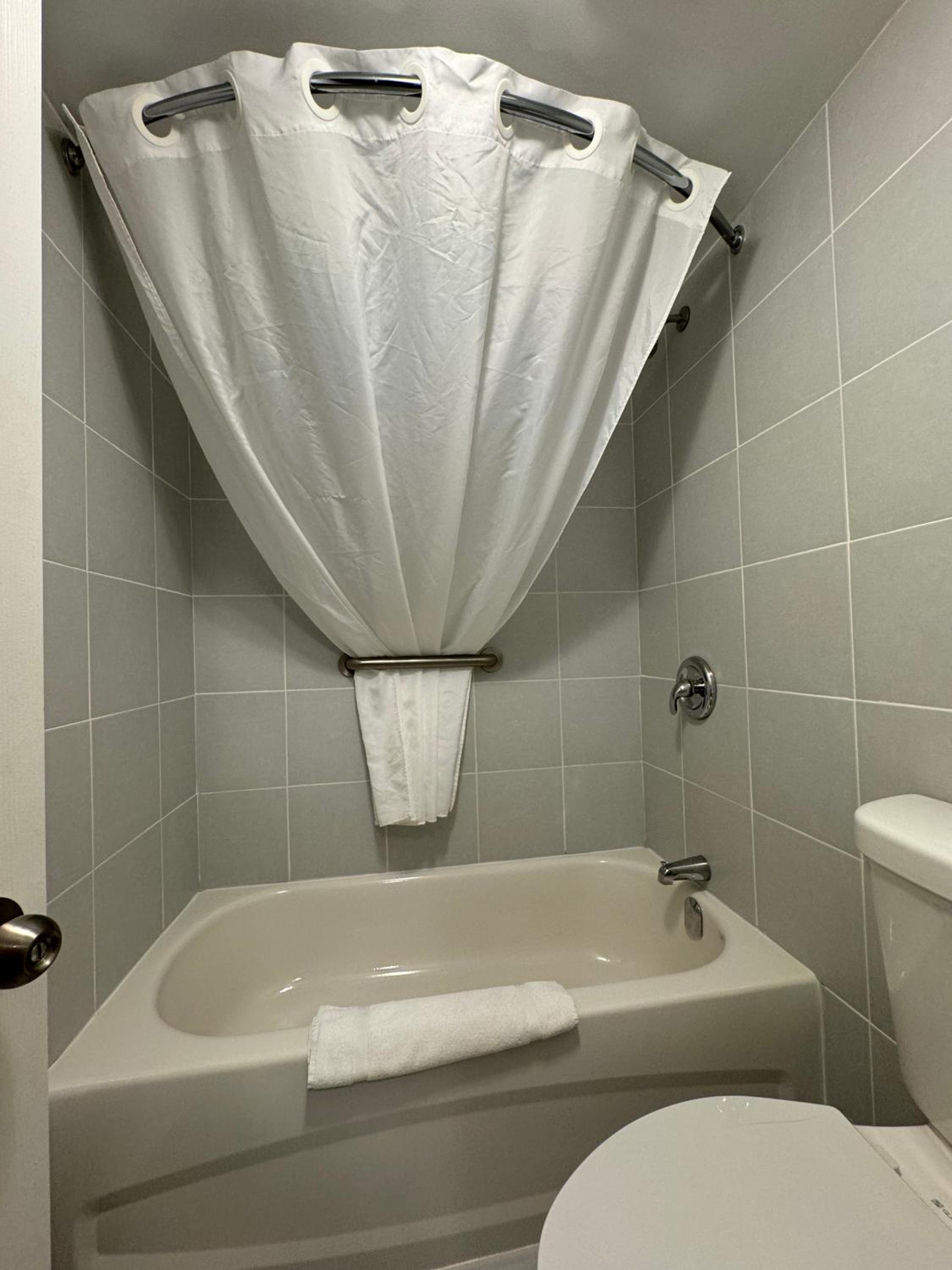 Business Double Room with Two Double Beds - Non-Smoking - Photo 4
