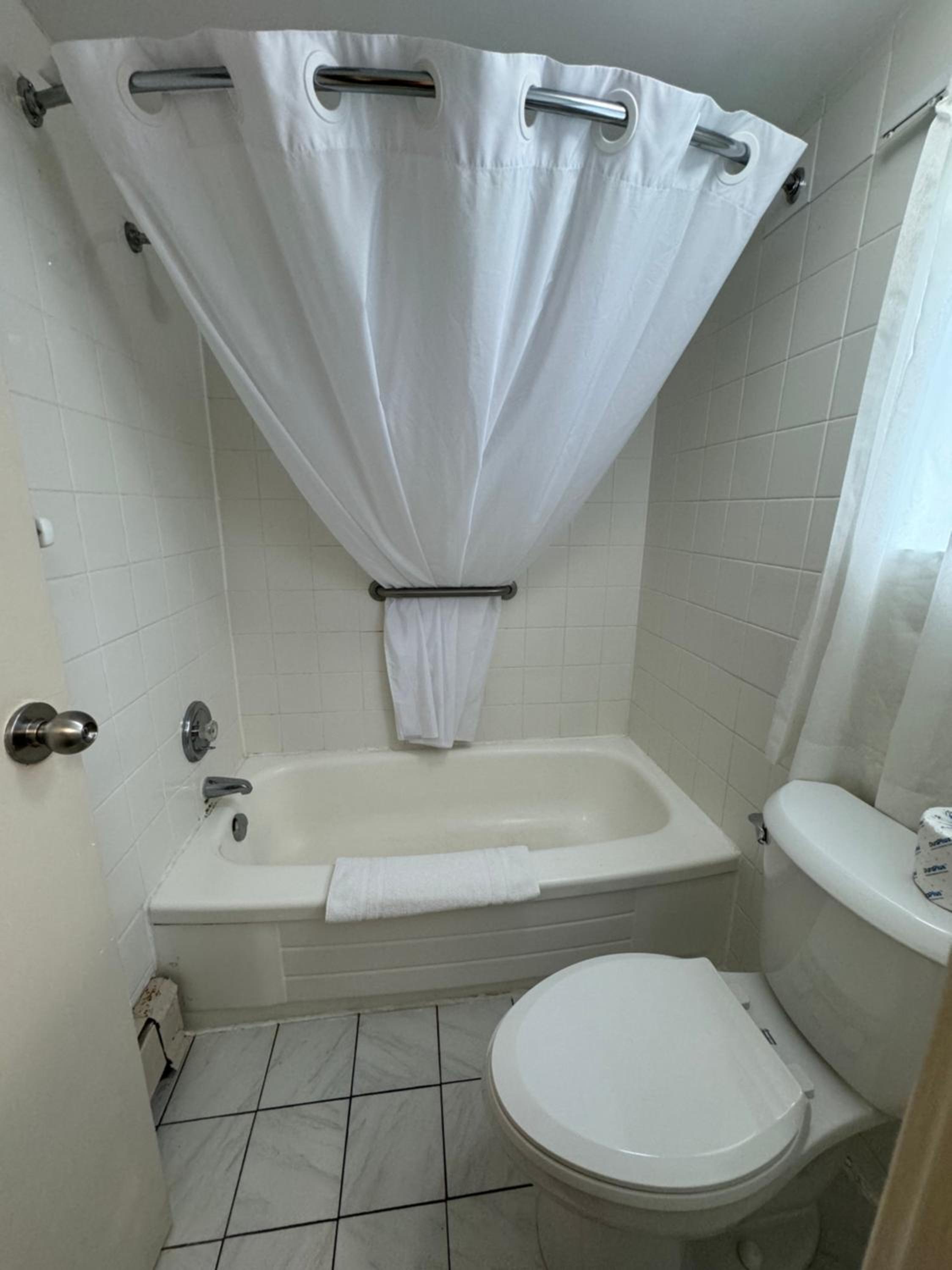 Efficiency Double Room with Two Double Beds - Non-Smoking - Photo 4