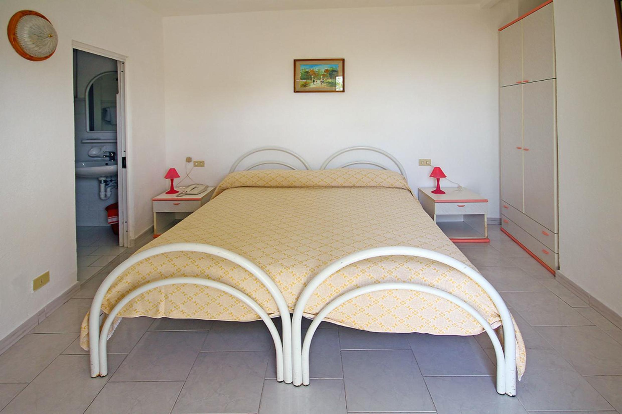 Double or Twin Room - Photo 4