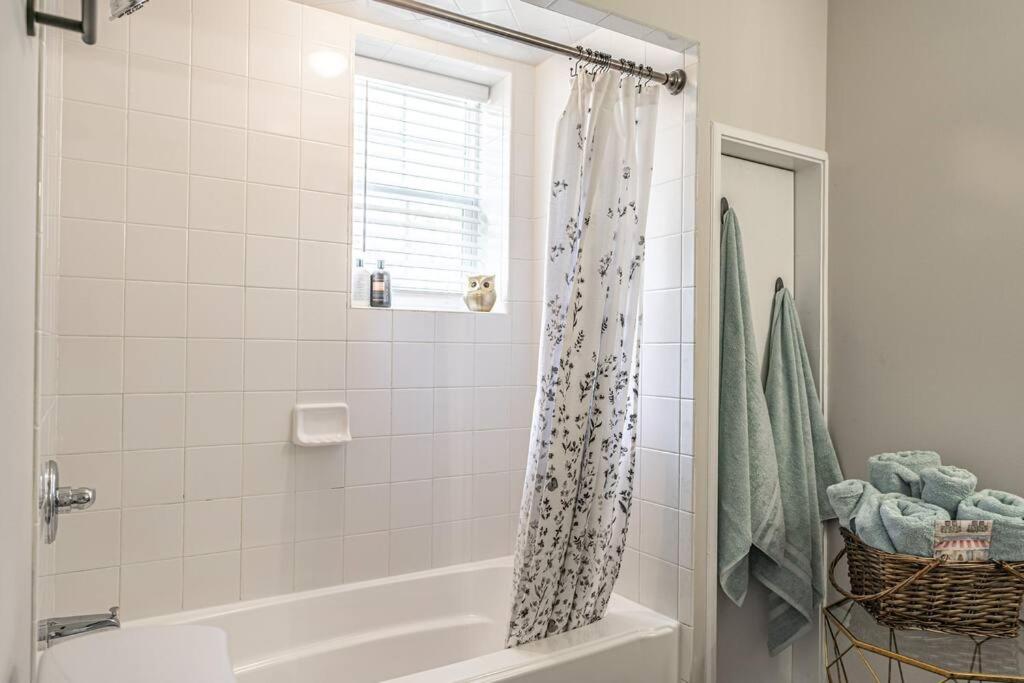 Three-Bedroom House photo 2