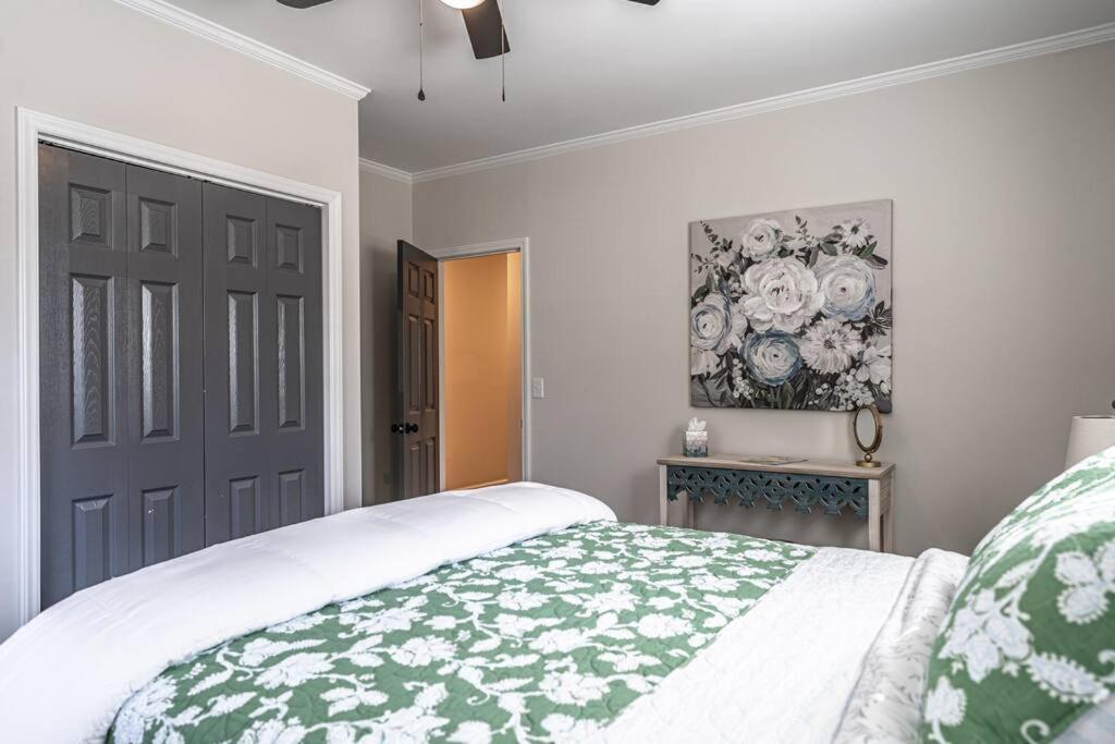Three-Bedroom House photo 1