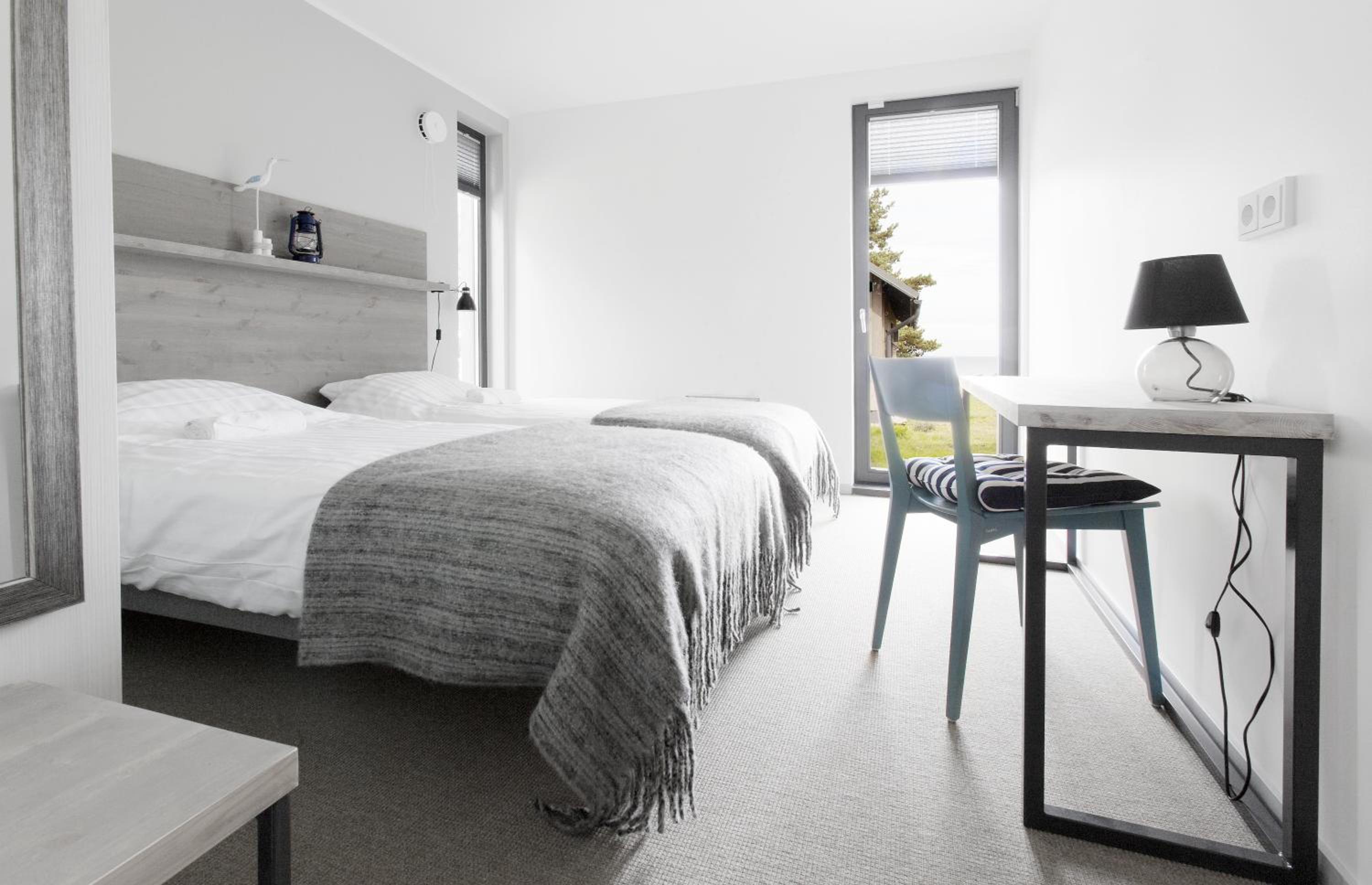 Six-Bedroom House - Photo 18