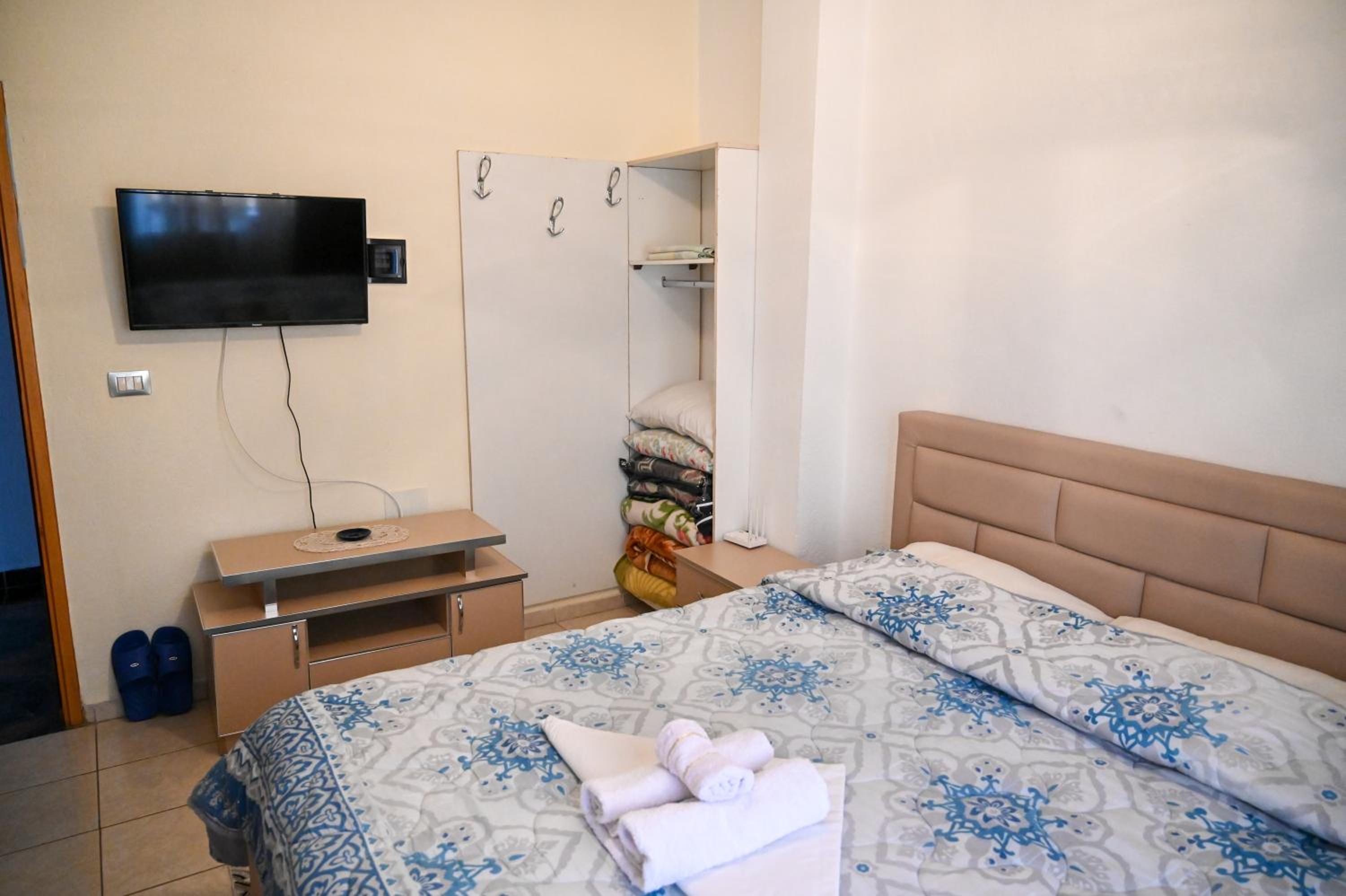 Deluxe Room (2 Adults + 1 Child)