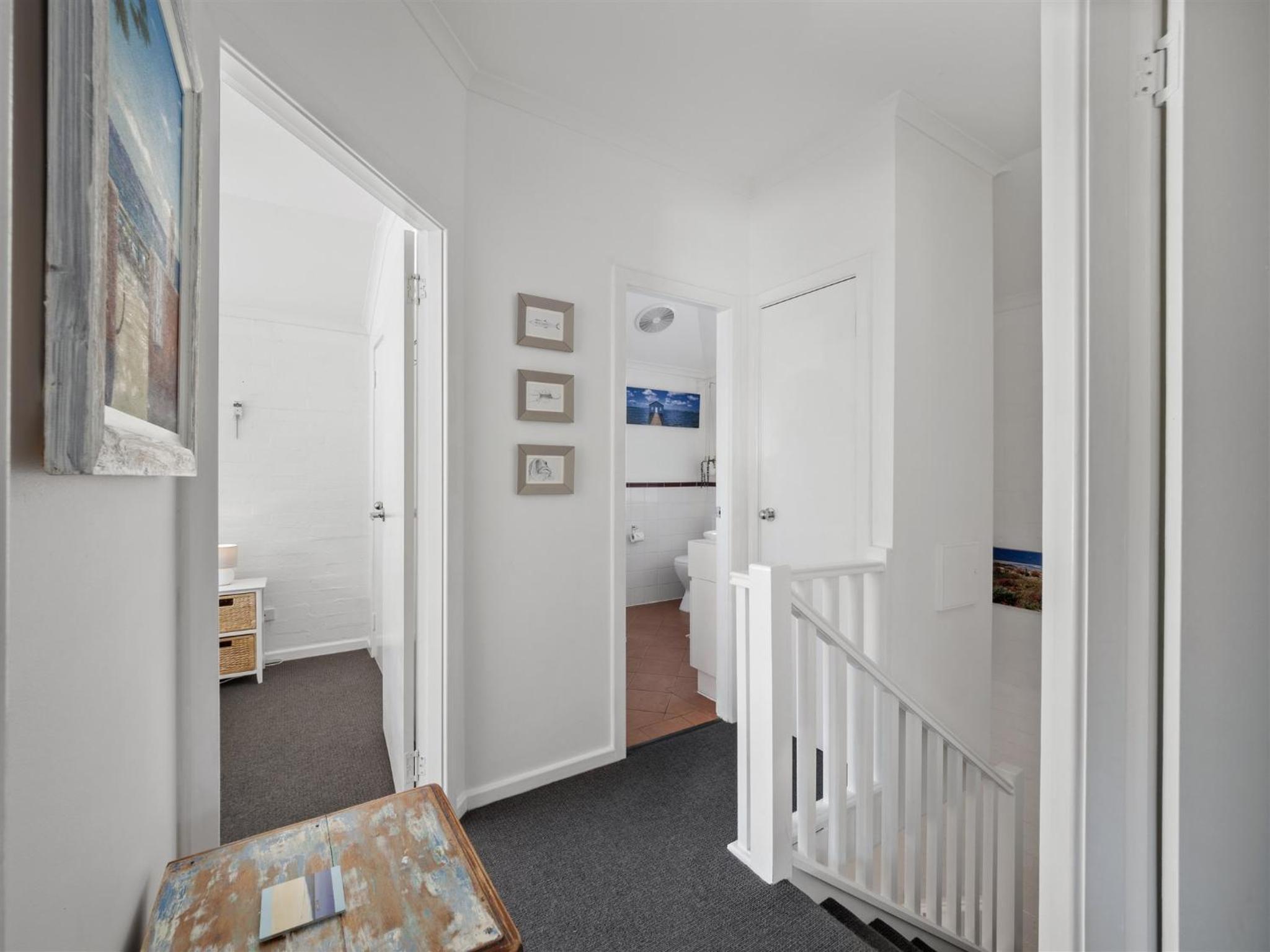 Three-Bedroom House photo 3