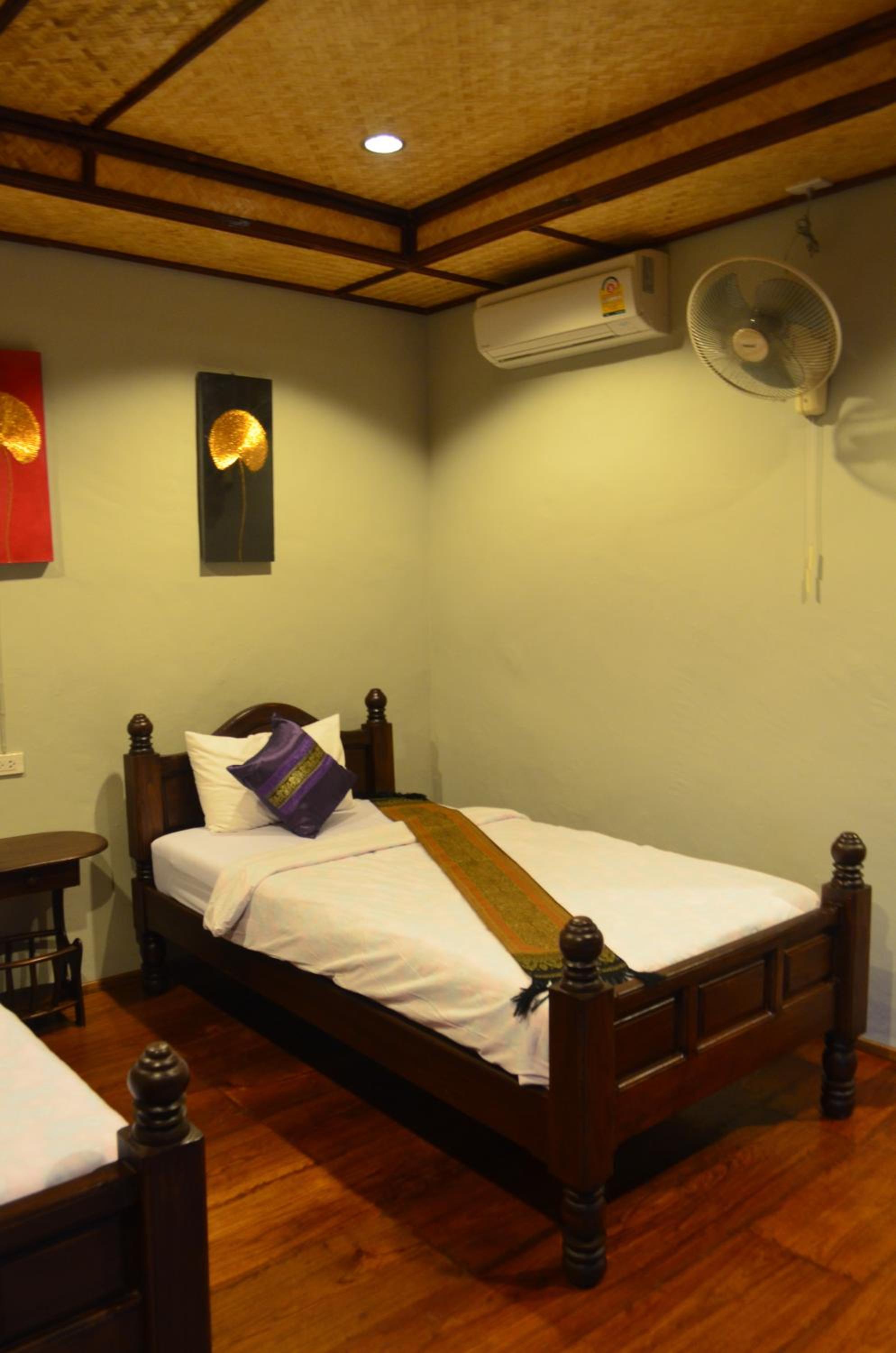 Deluxe Twin Bungalow photo 2