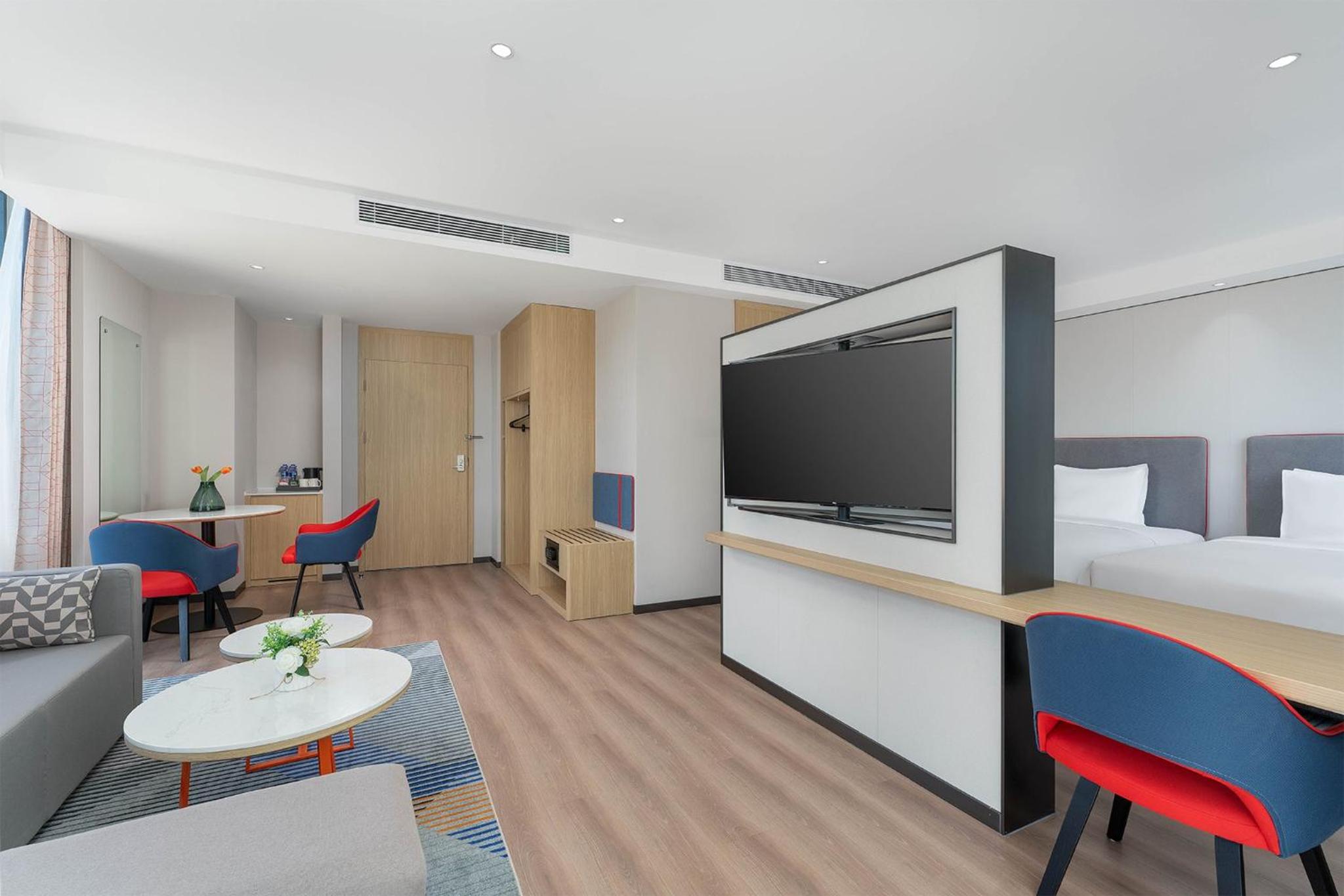 Double Suite with Two Double Beds - Non-Smoking