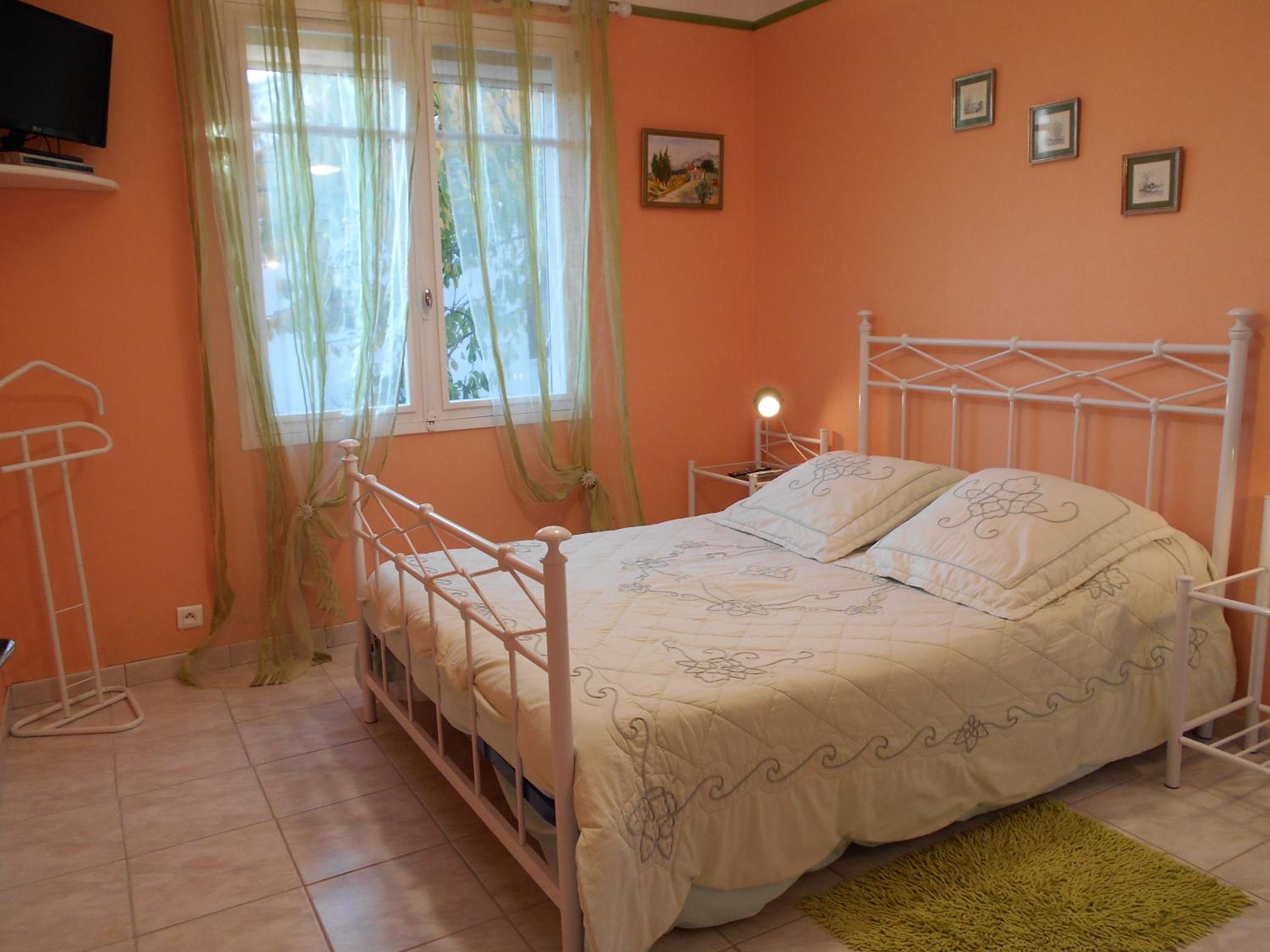 Double Room with Private Bathroom - Photo 4