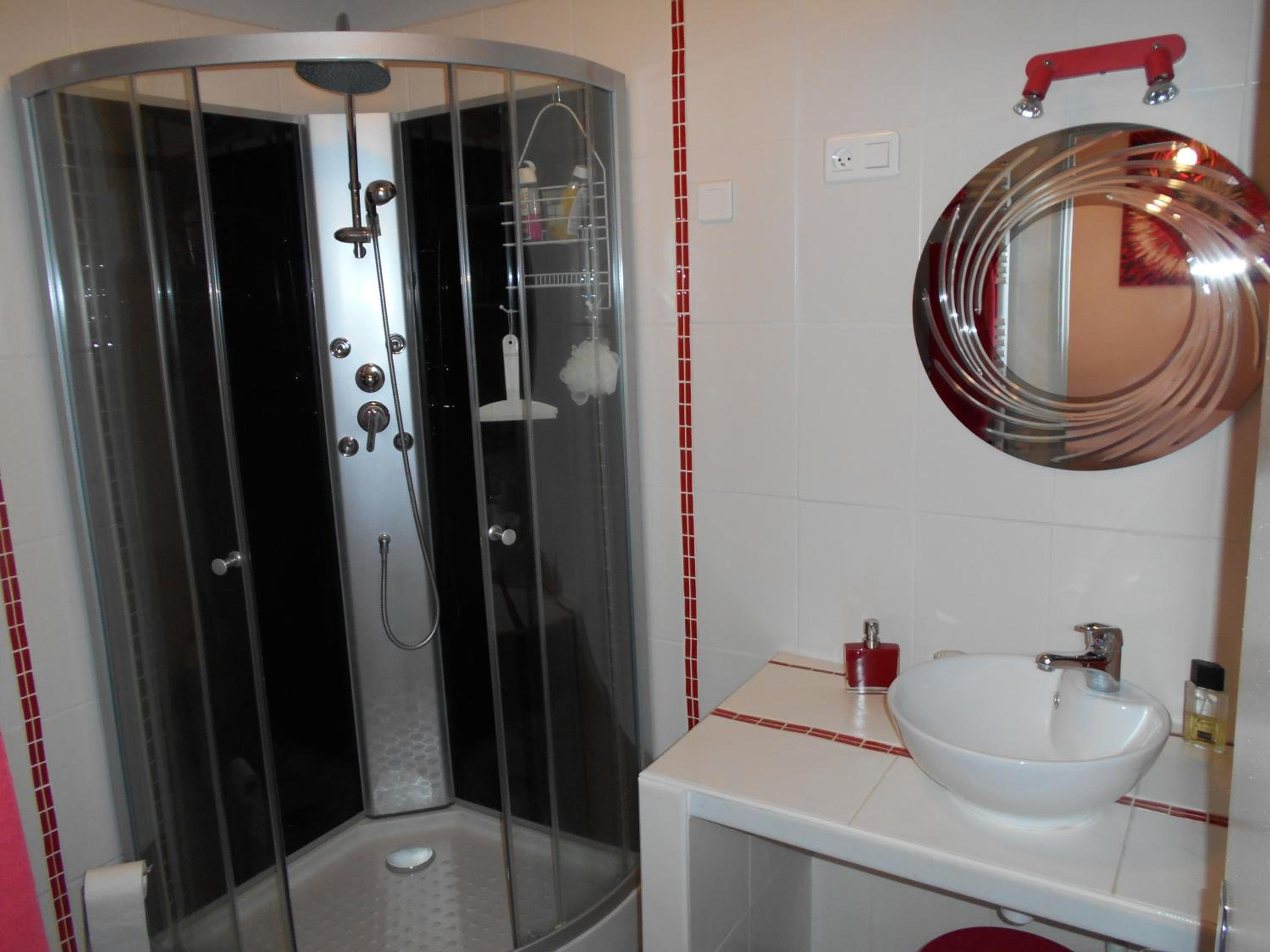 Triple Room with Private Bathroom - Photo 5