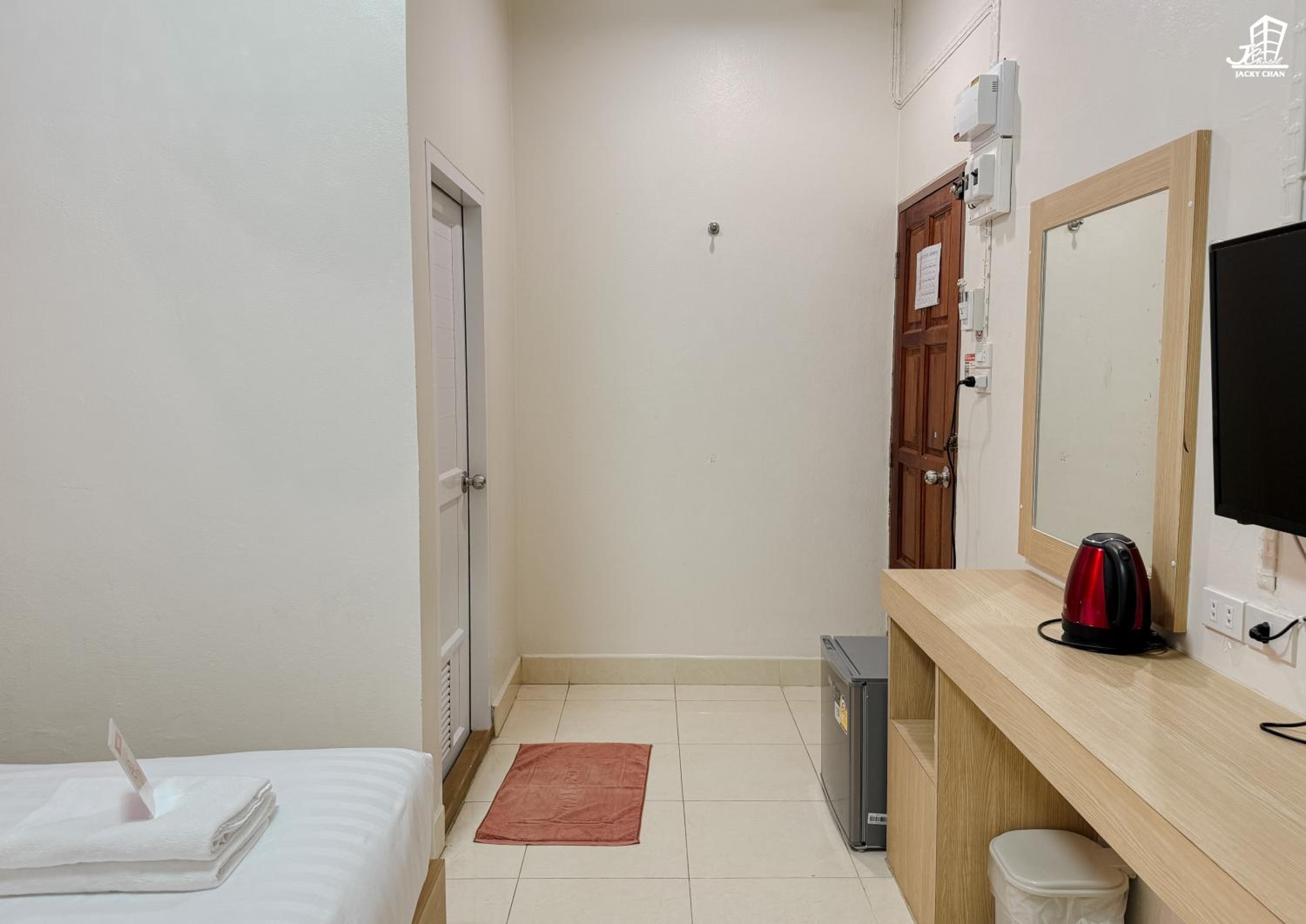 Deluxe King Room - Photo 17