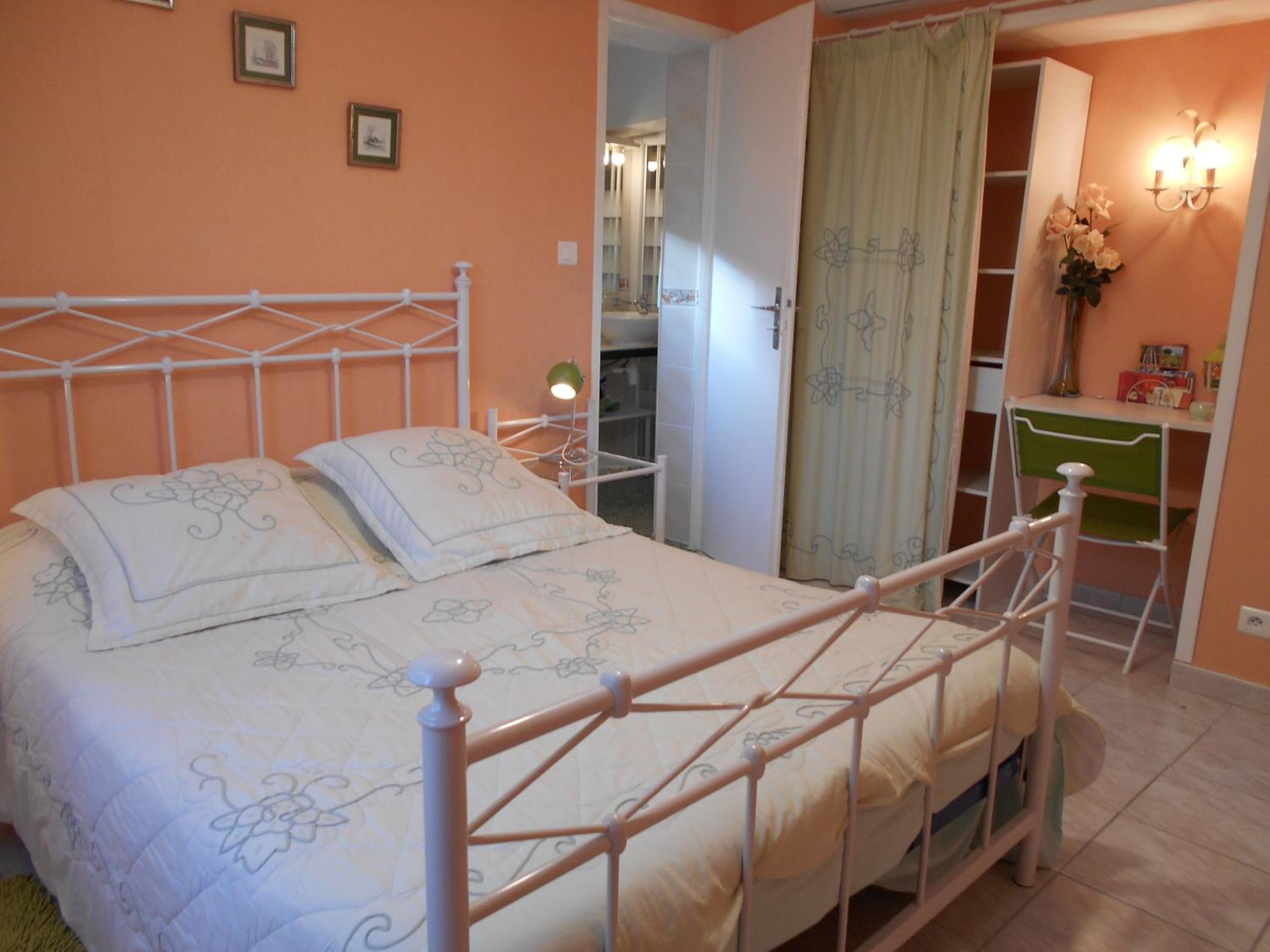 Double Room with Private Bathroom - Photo 5