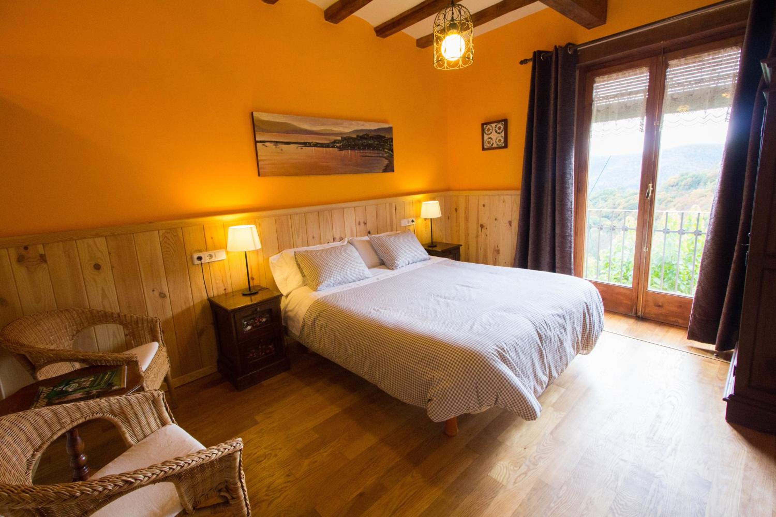 Double or Twin Room with Balcony and Mountain View - Photo 3