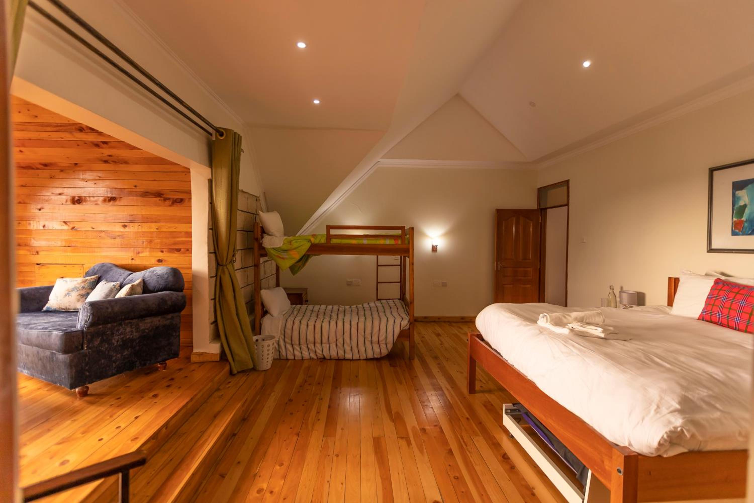 Deluxe Family Suite photo 1