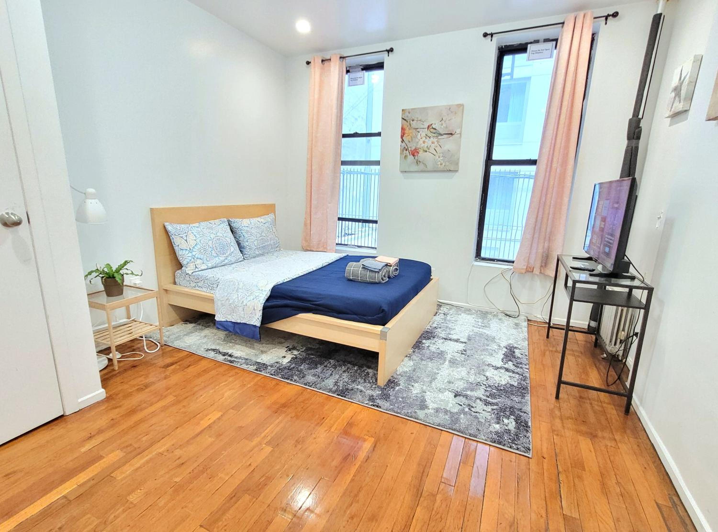One-Bedroom Apartment photo 1