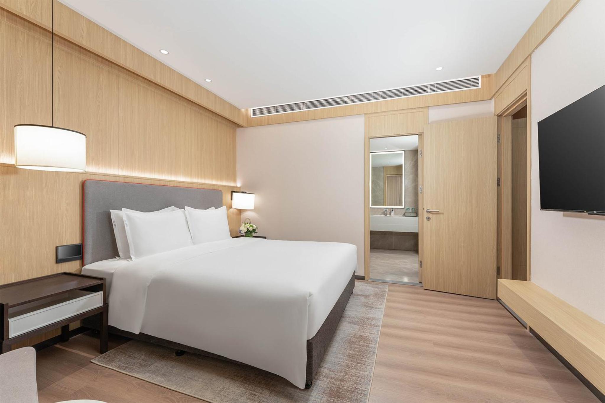 One-Bedroom Suite with Air Purifier