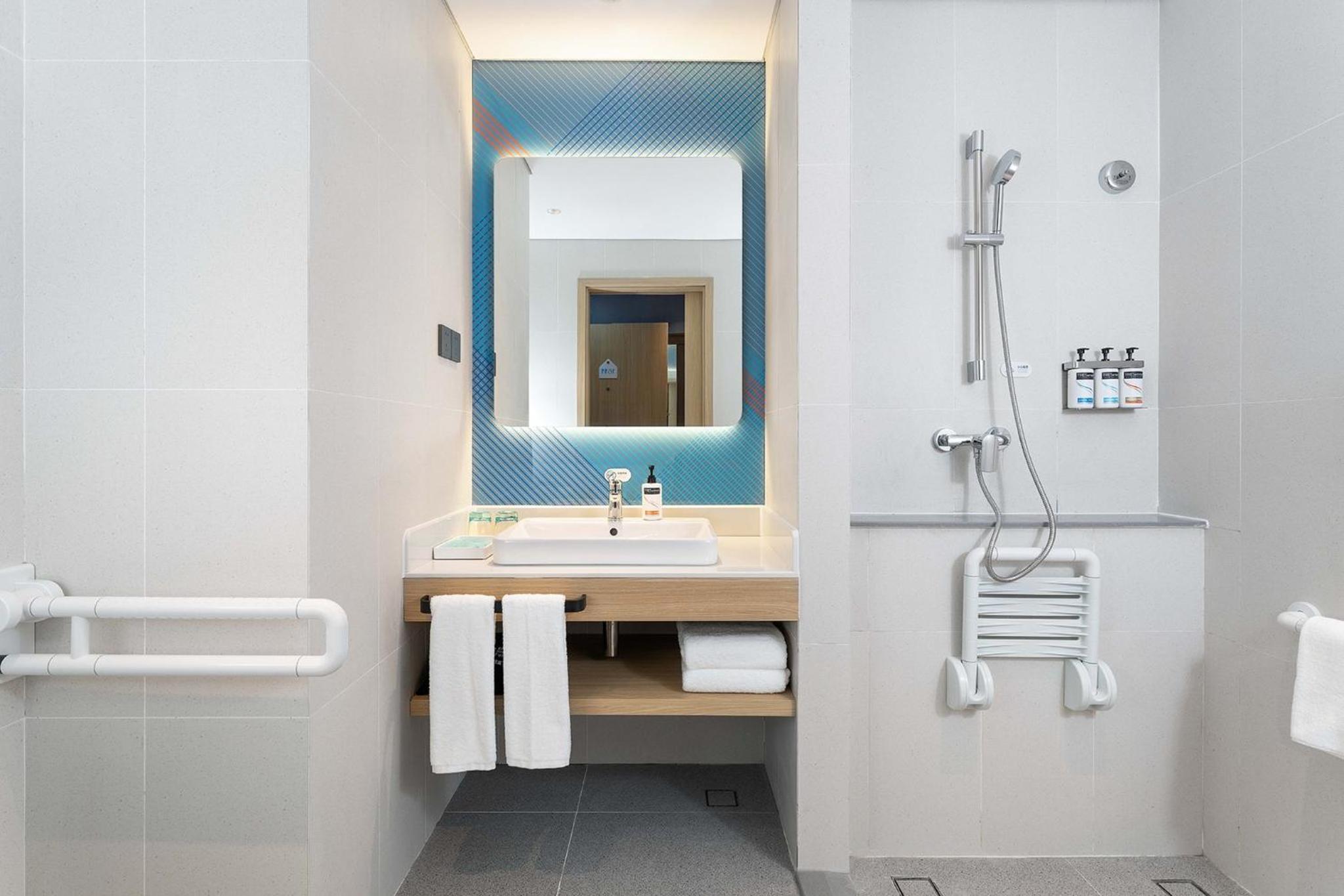 Standard King Room - Disability Access