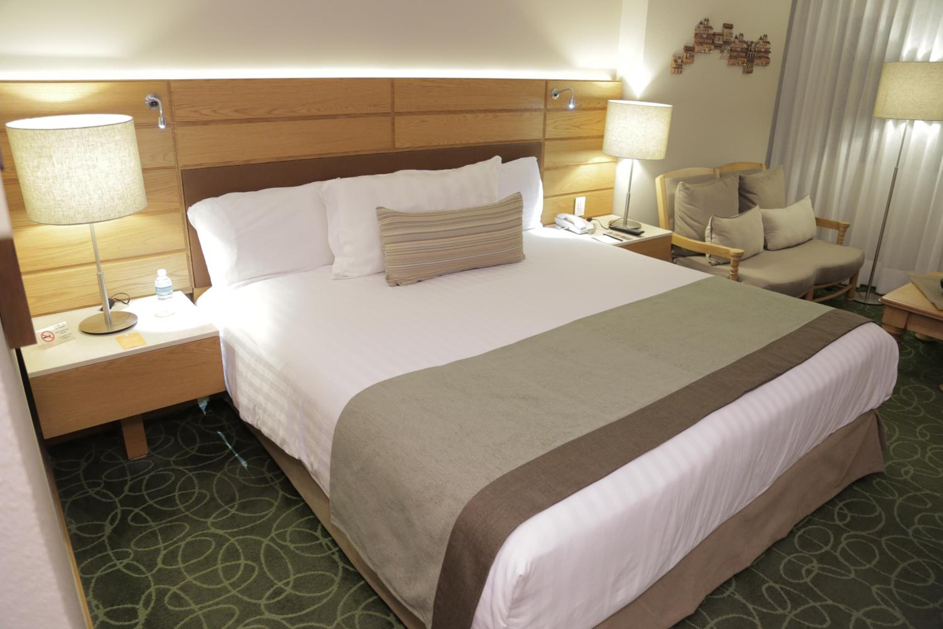 Deluxe, Guest room, 1 King Bed           - Photo 1