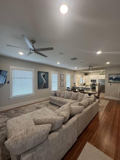 Five-Bedroom House photo 1