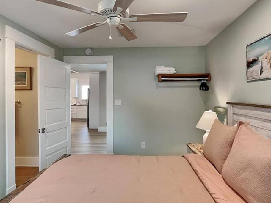 Five-Bedroom House photo 3