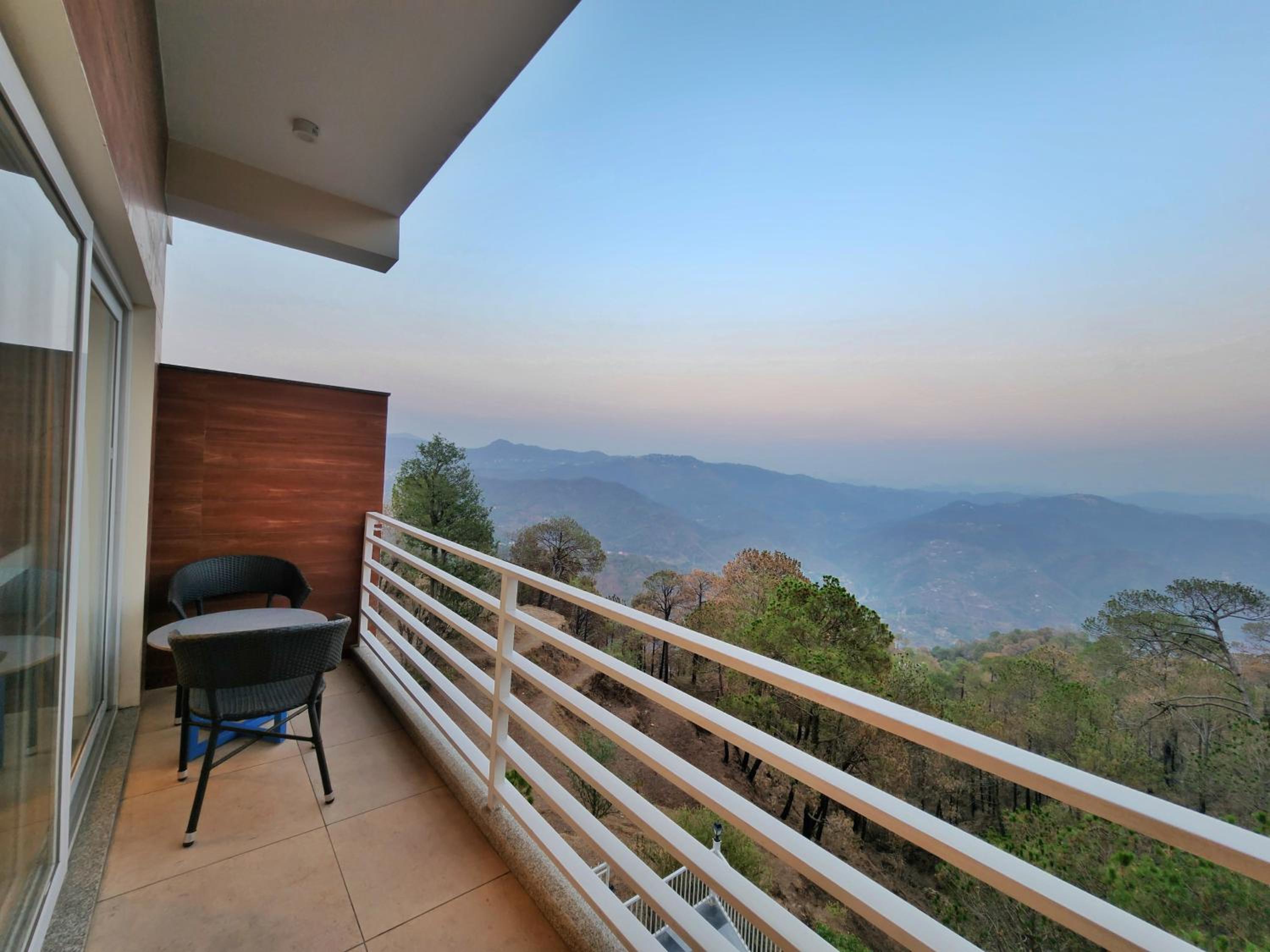 King Room with Balcony photo 2
