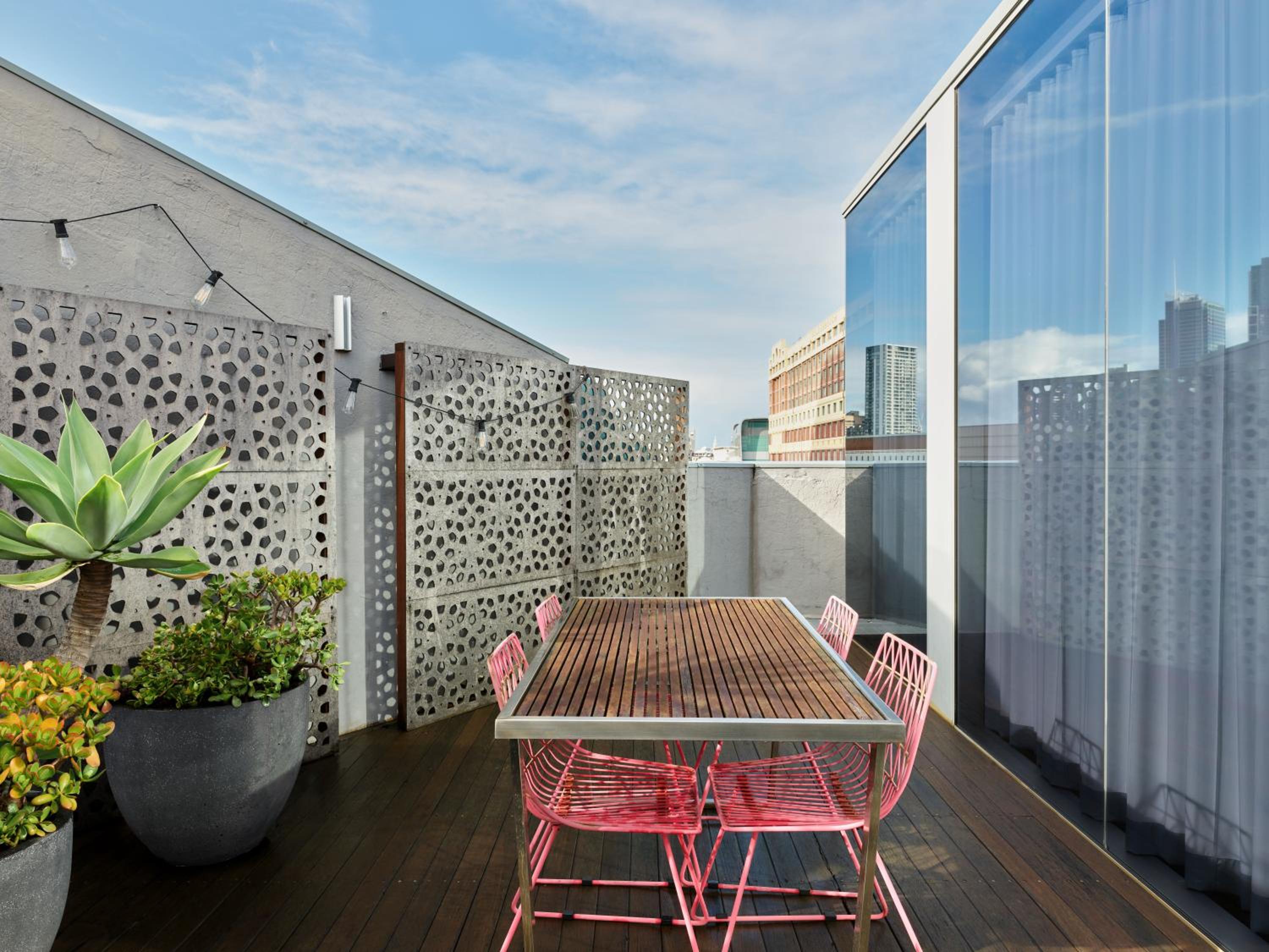 King Suite with Balcony thumbnail 6