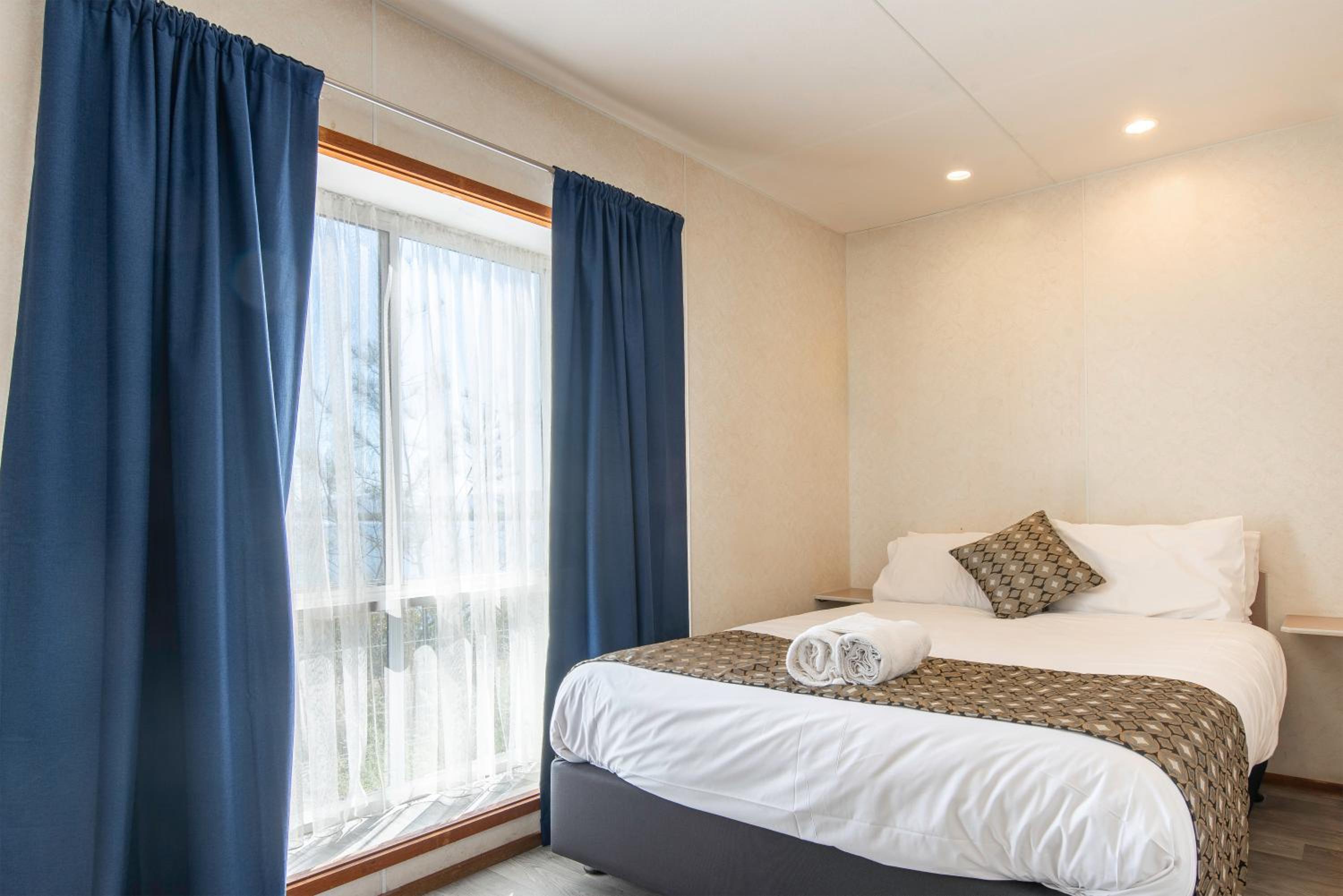Ensuite Cabin photo 1