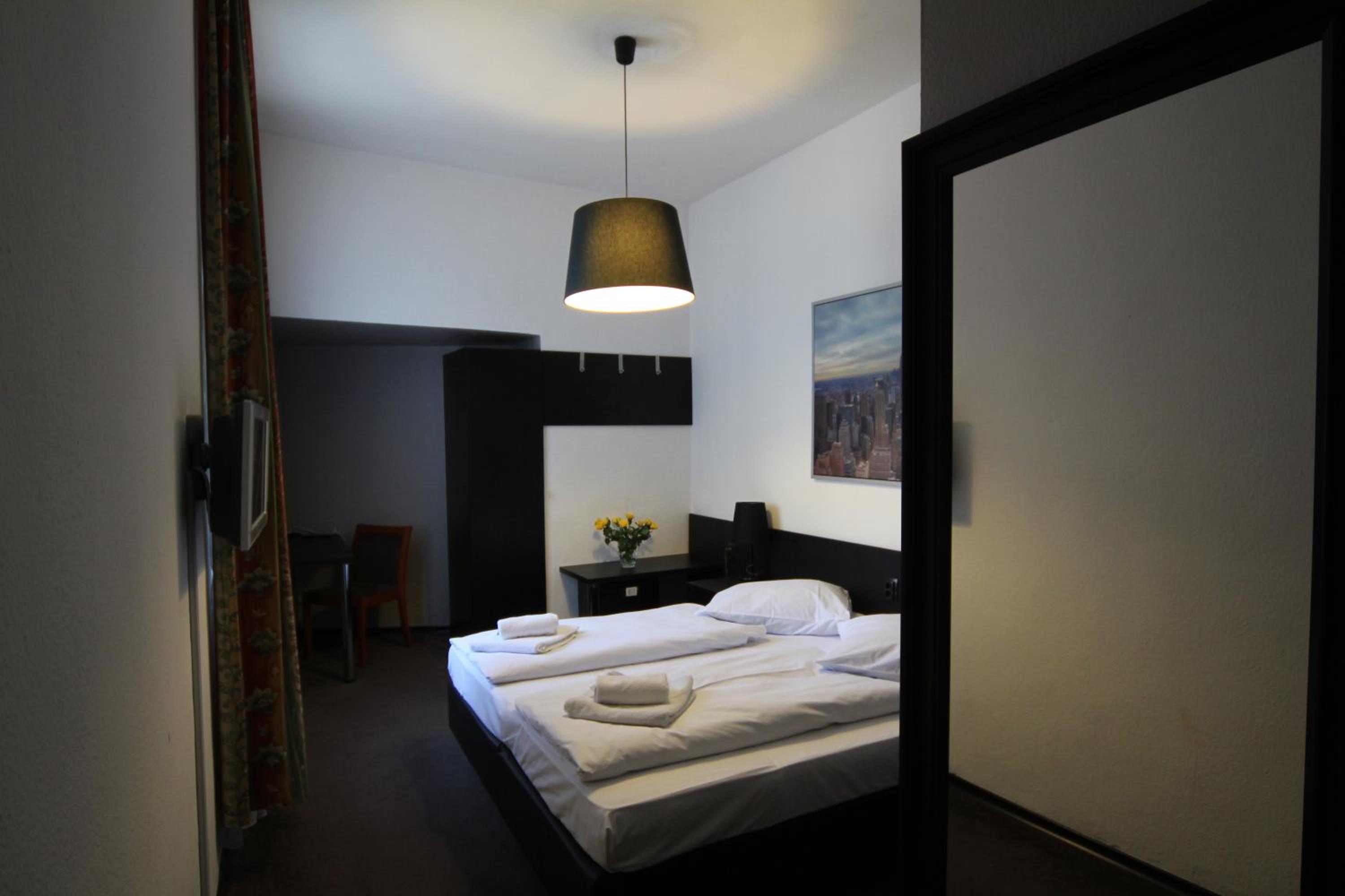 Double Room - Photo 10