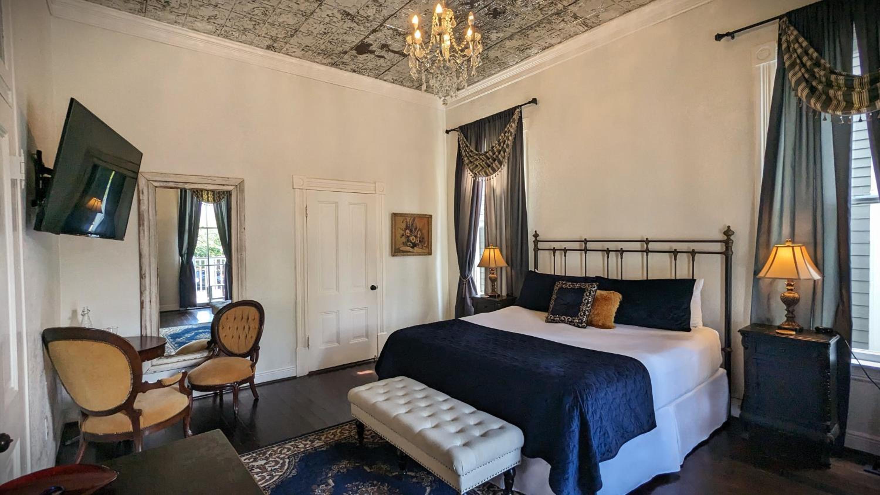 Superior King Room - Photo 13