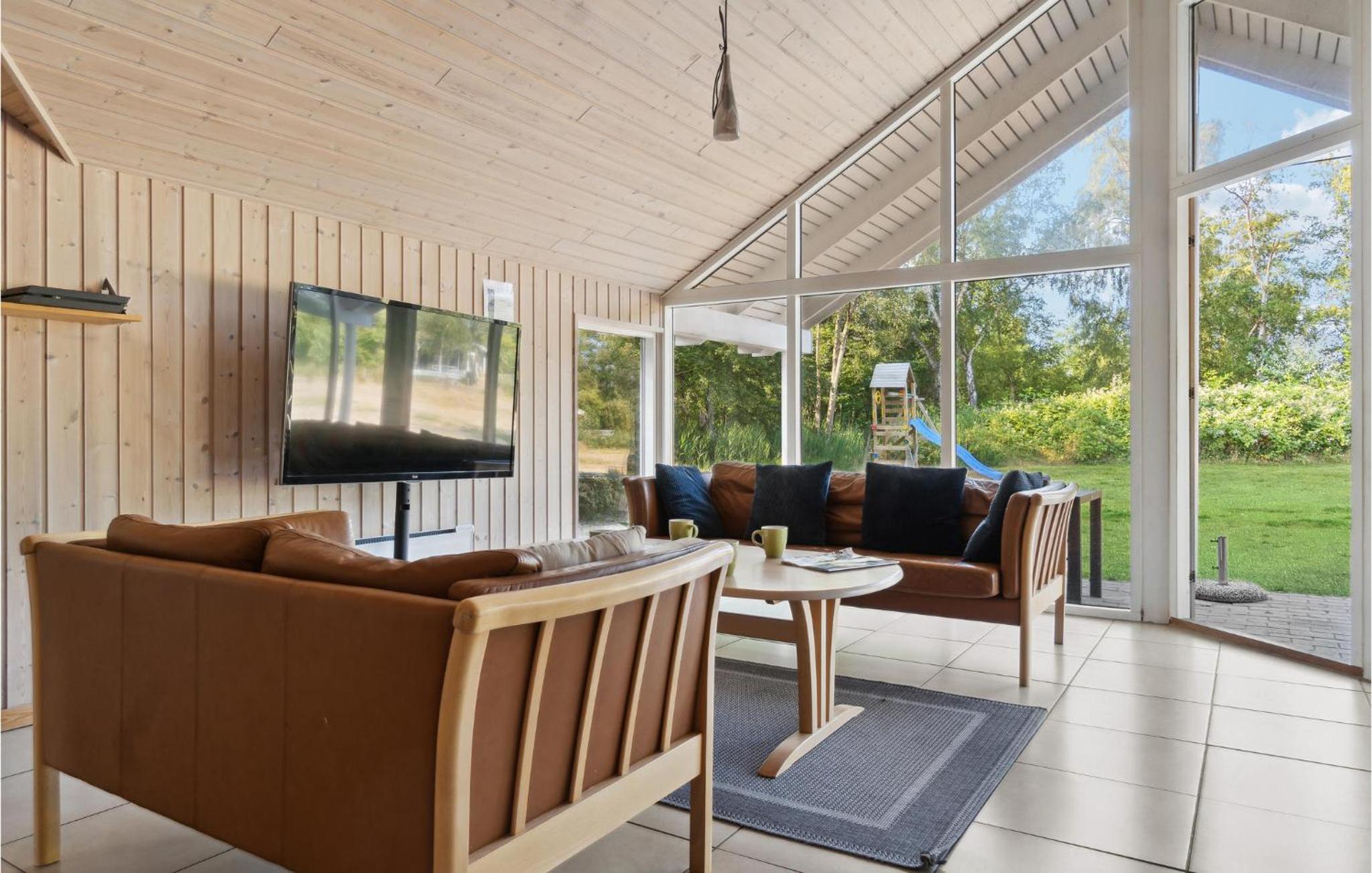 Five-Bedroom Holiday Home photo 1