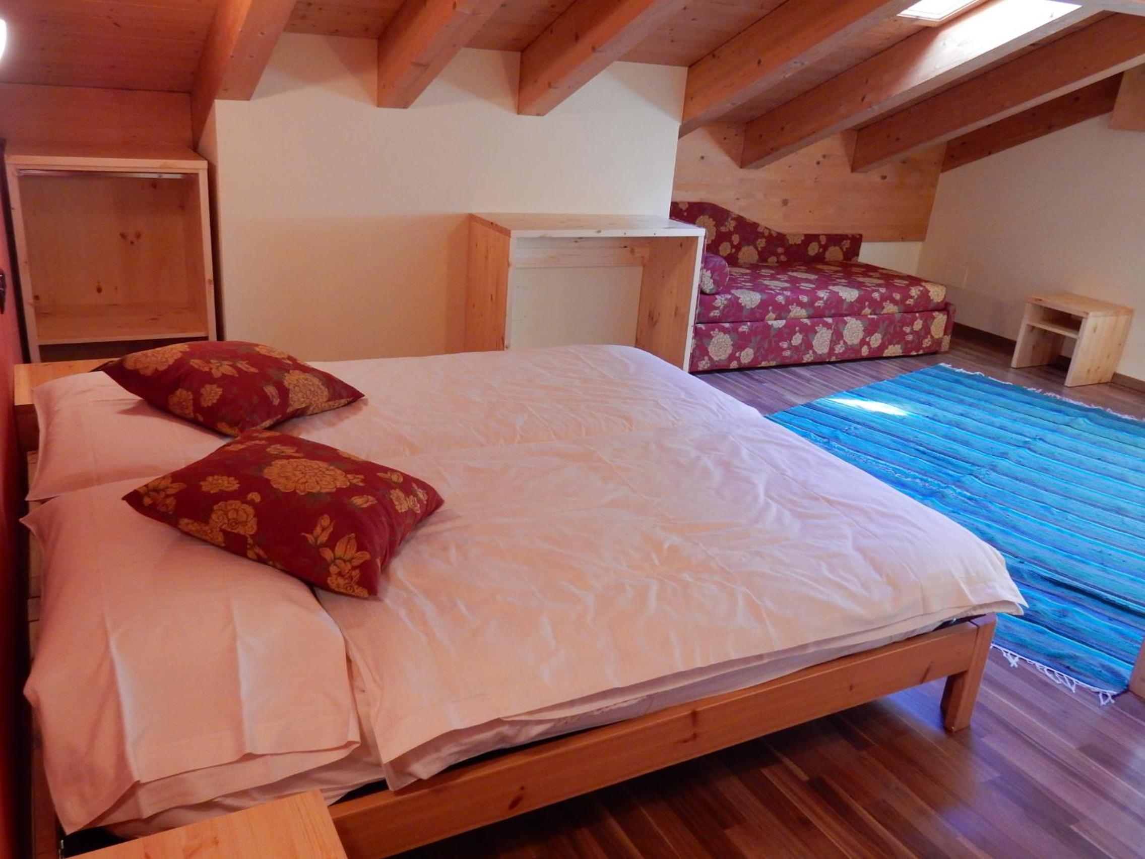 Quadruple Room with Balcony - Photo 21
