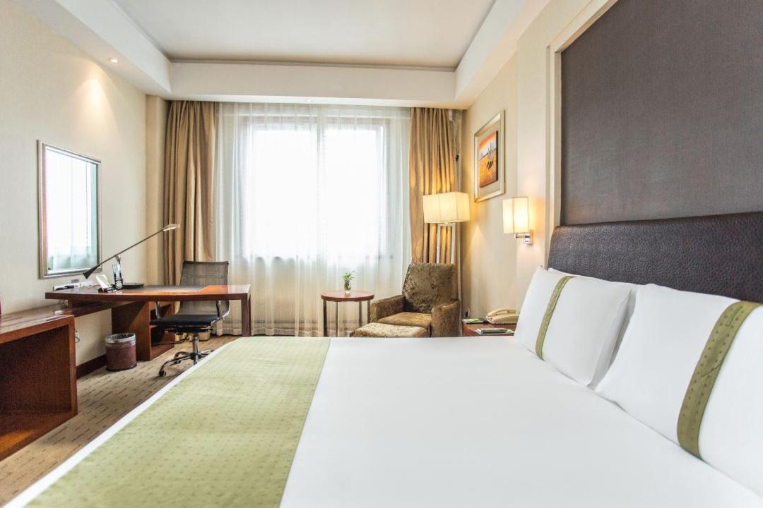 Queen Room with View