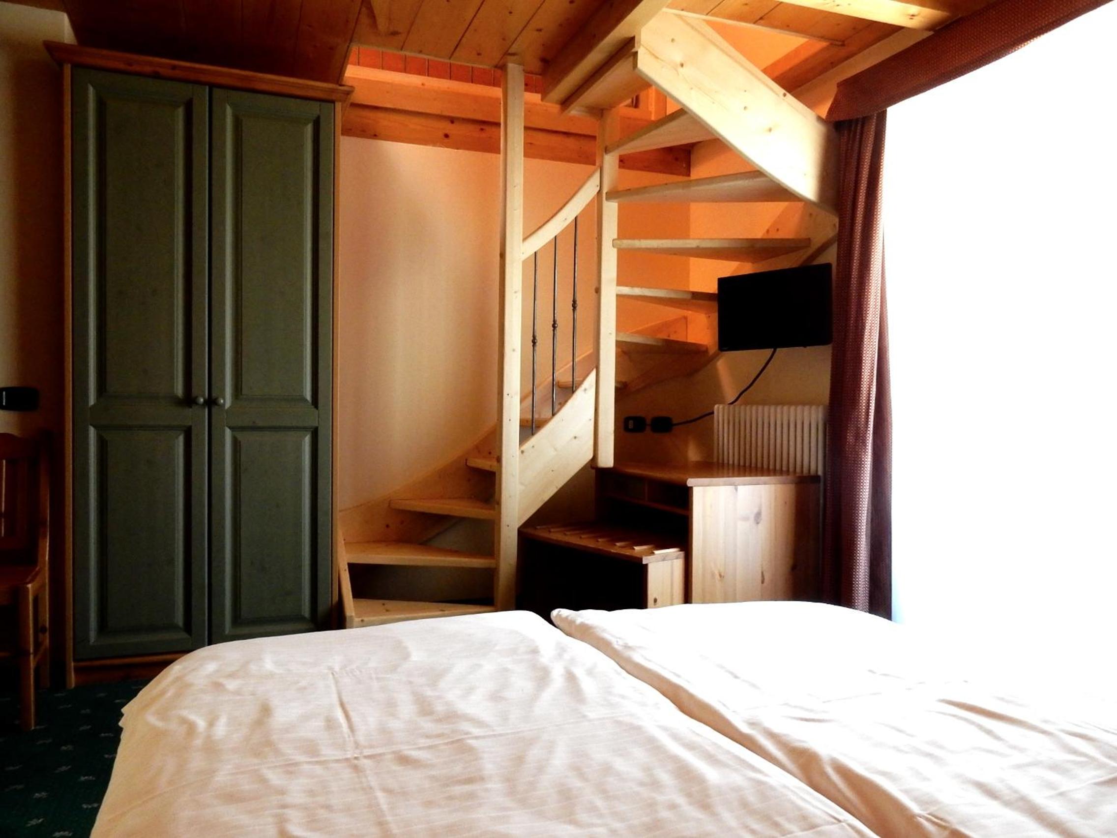 Quadruple Room with Balcony - Photo 20