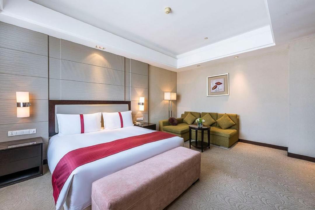 Executive Queen Room