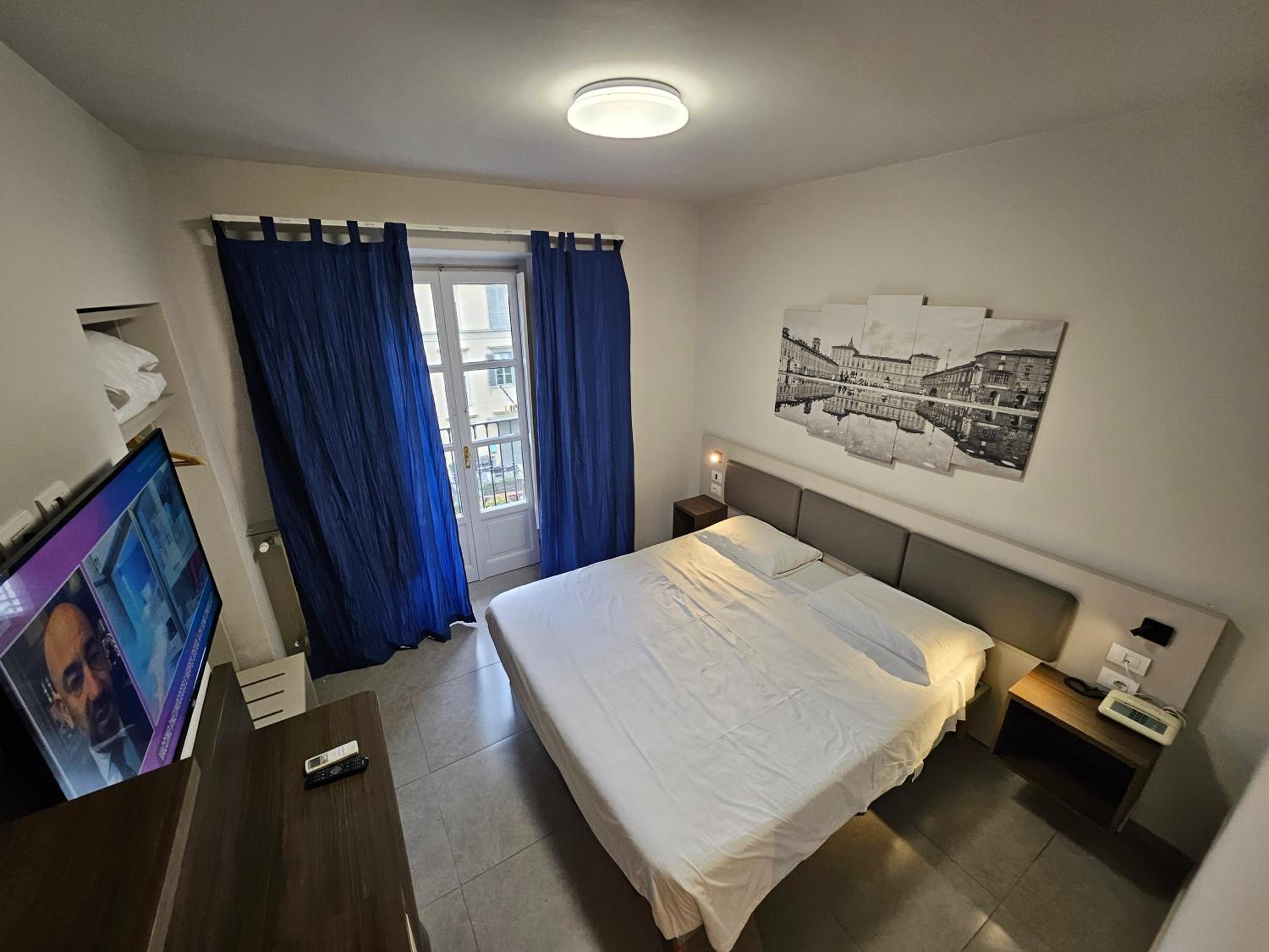 Double or Twin Room with Balcony - Photo 1