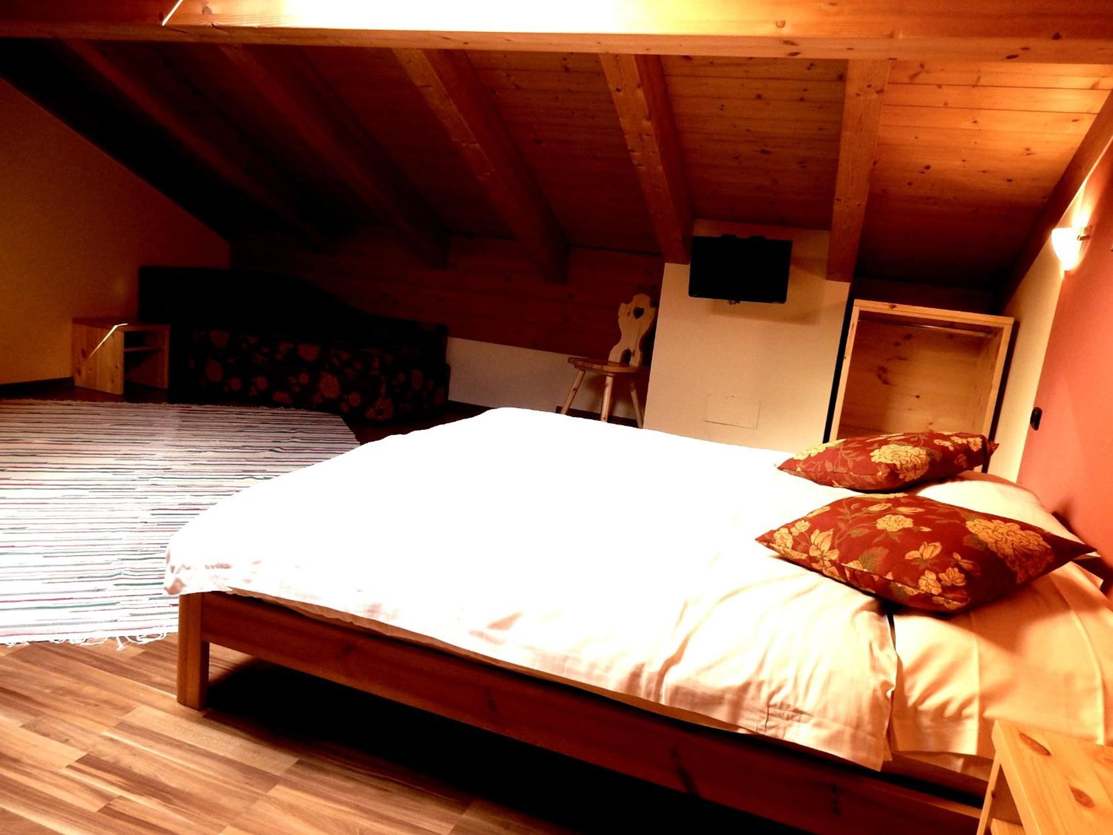 Quadruple Room with Balcony - Photo 17
