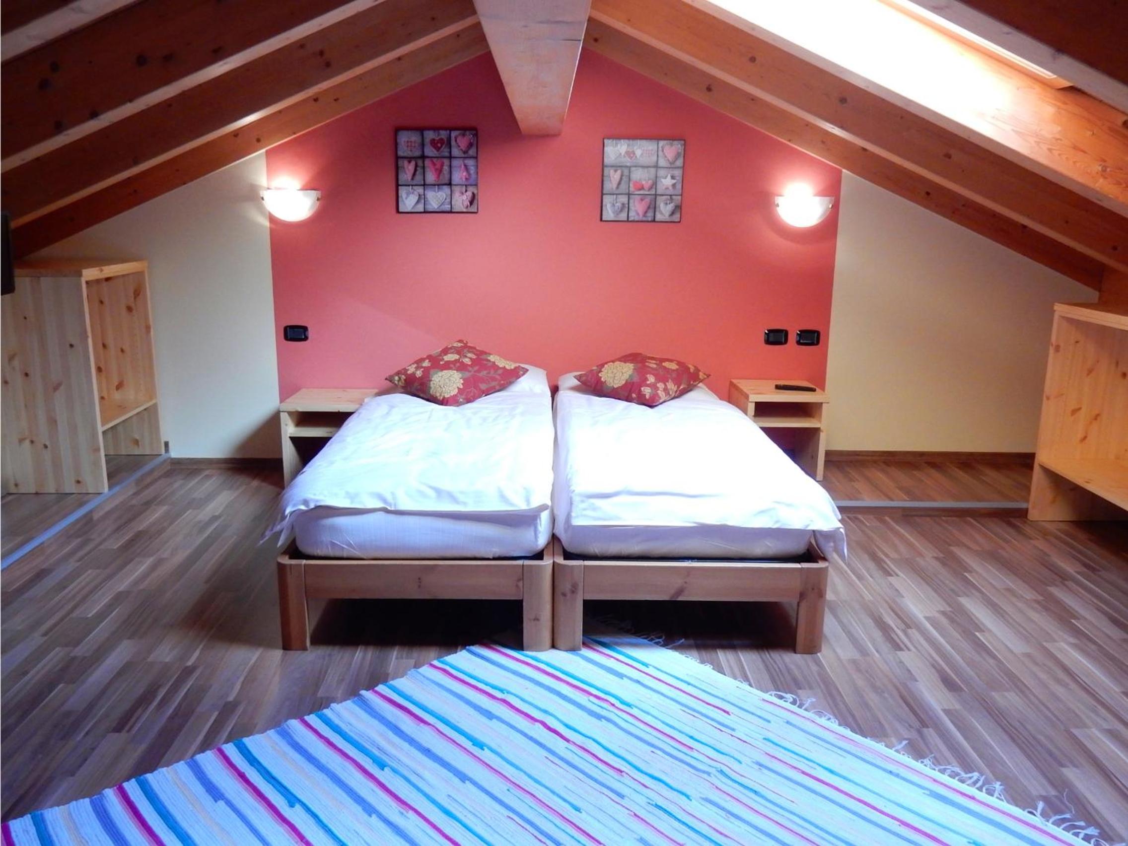 Quadruple Room with Balcony - Photo 15