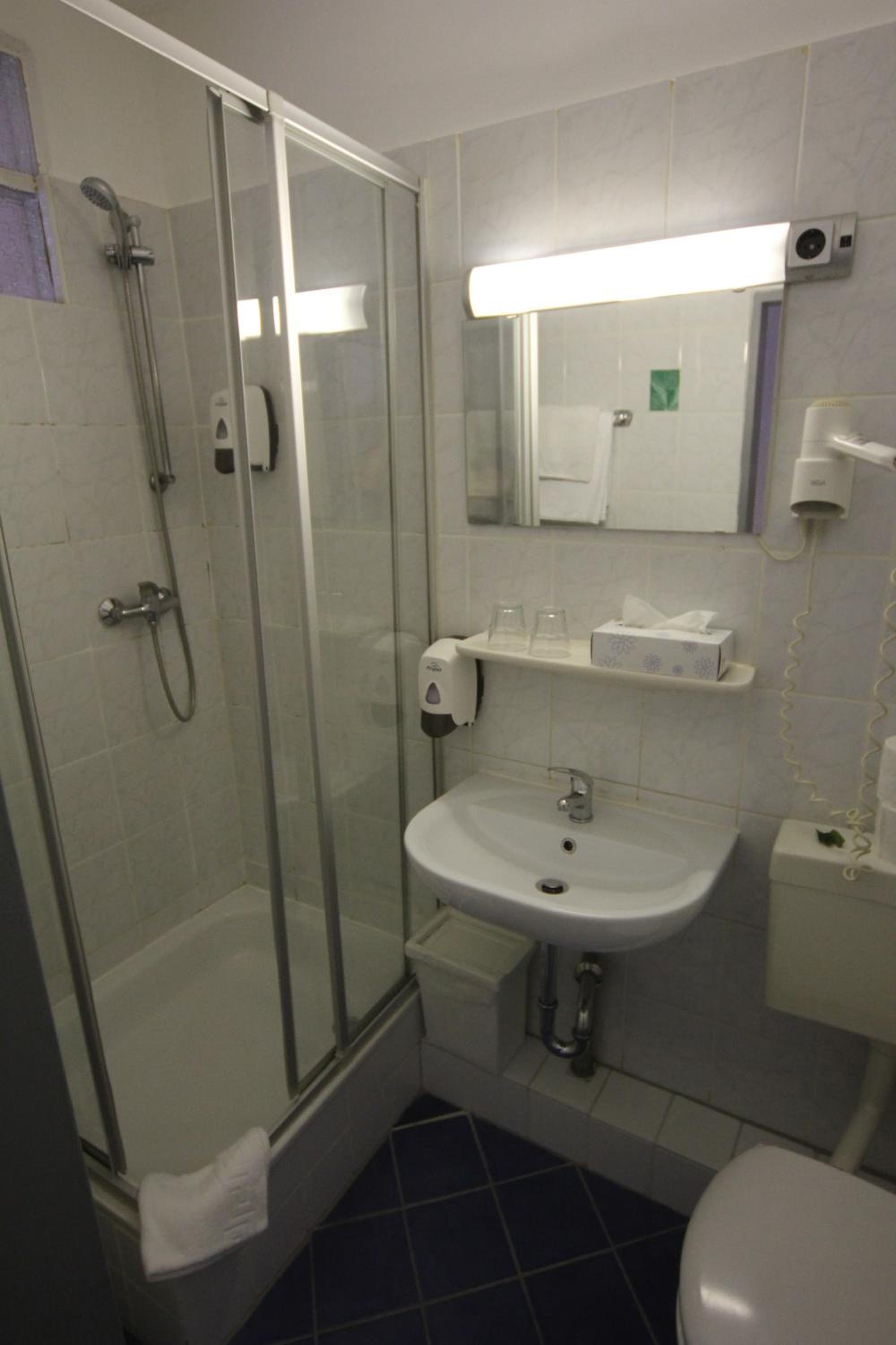 Double Room - Photo 17
