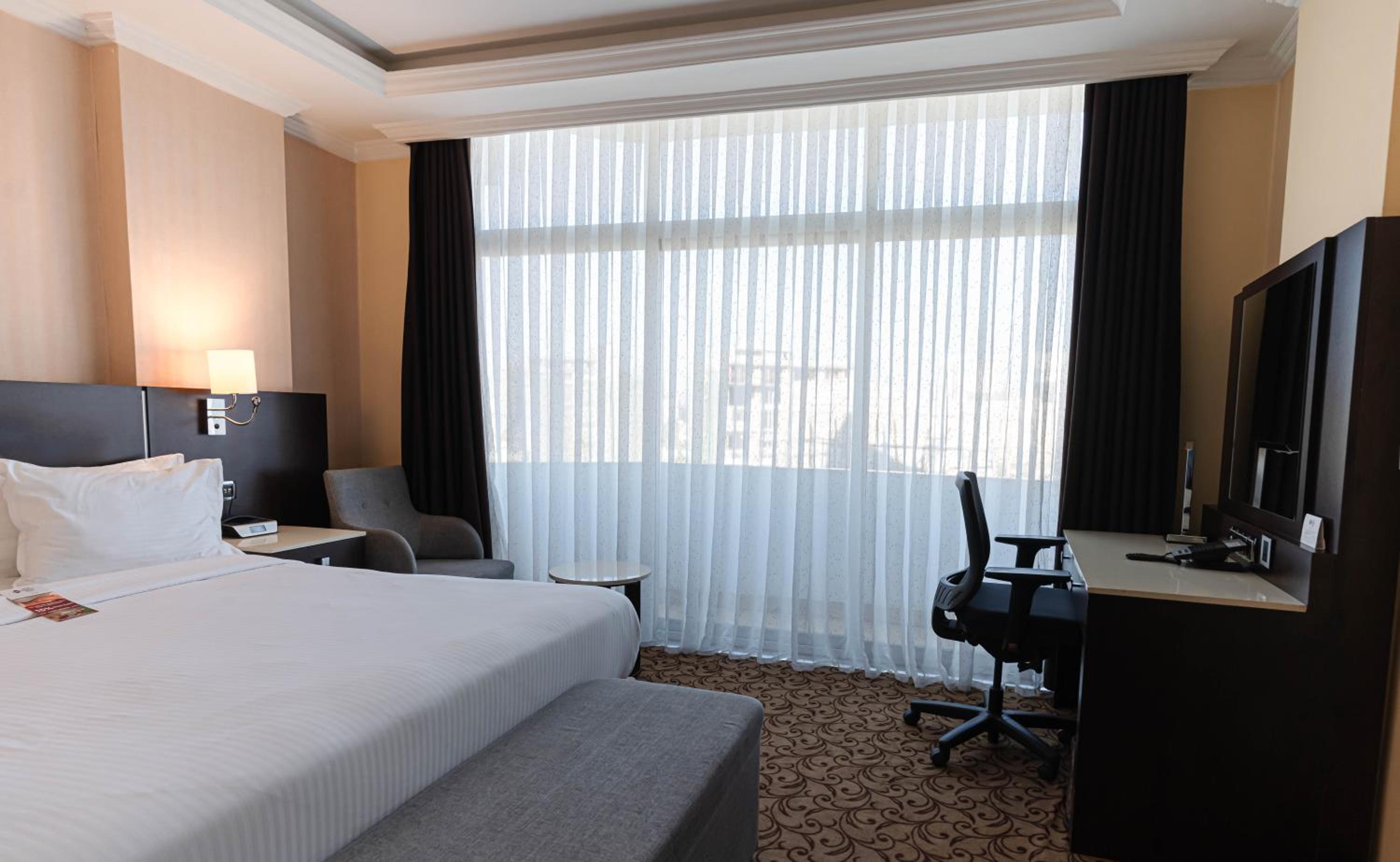 Deluxe King Room photo 2