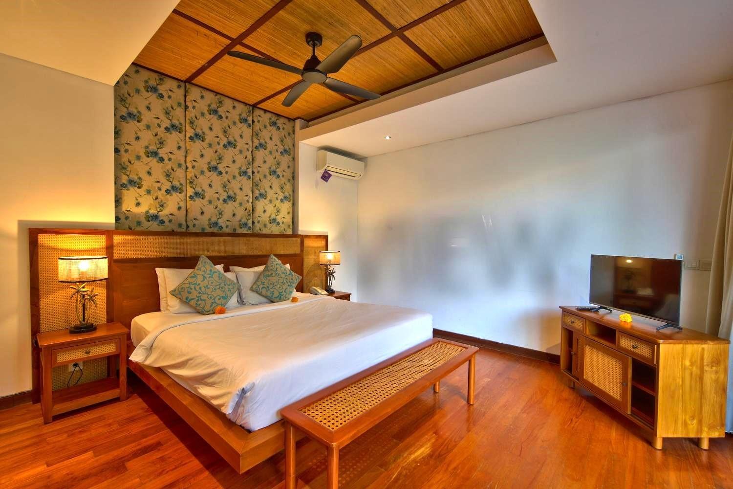 Four-Bedroom Villa with Private Pool and 6 mins walk to the beach photo 2