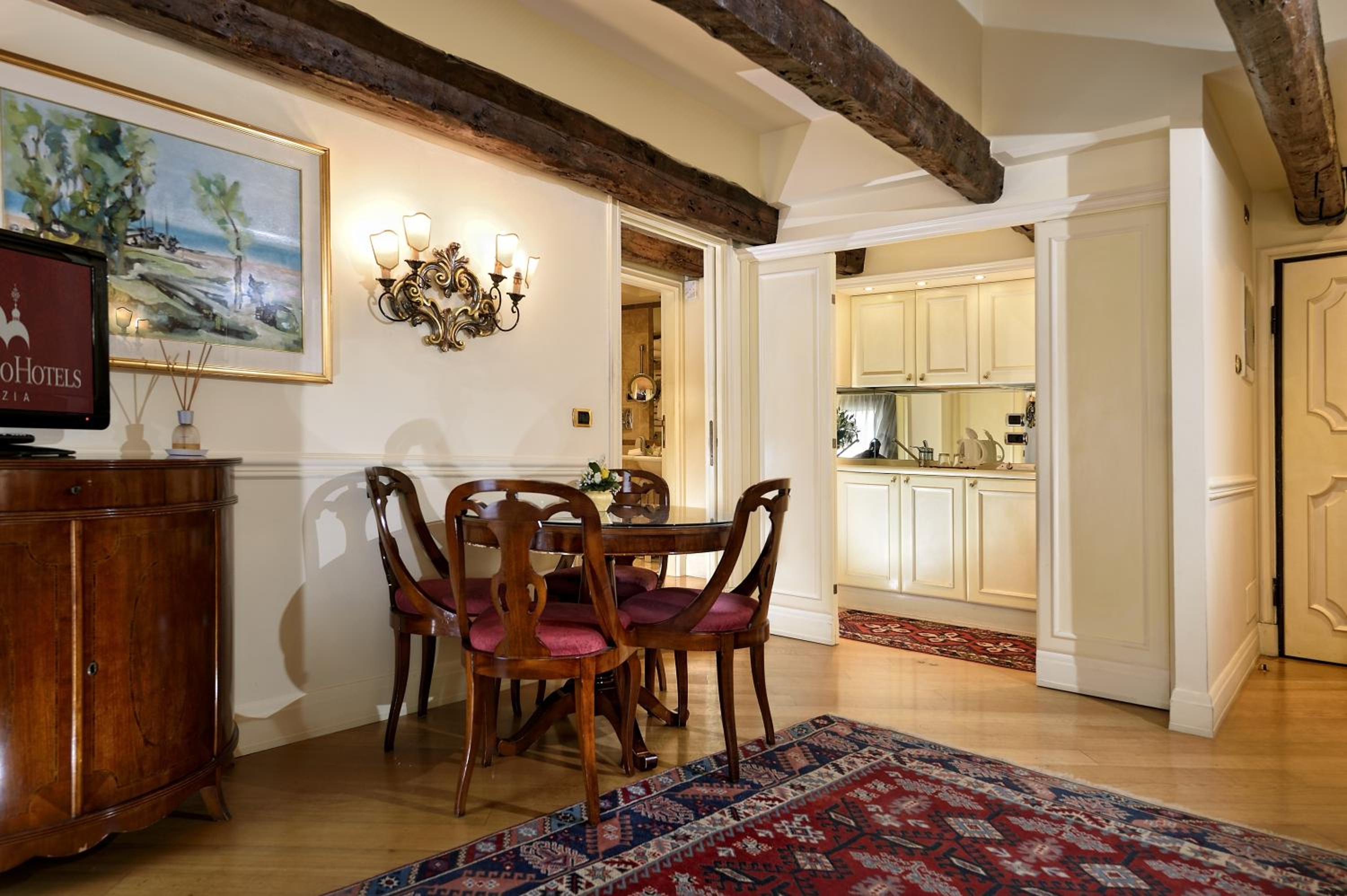 Family Suite (5 Adults) photo 1