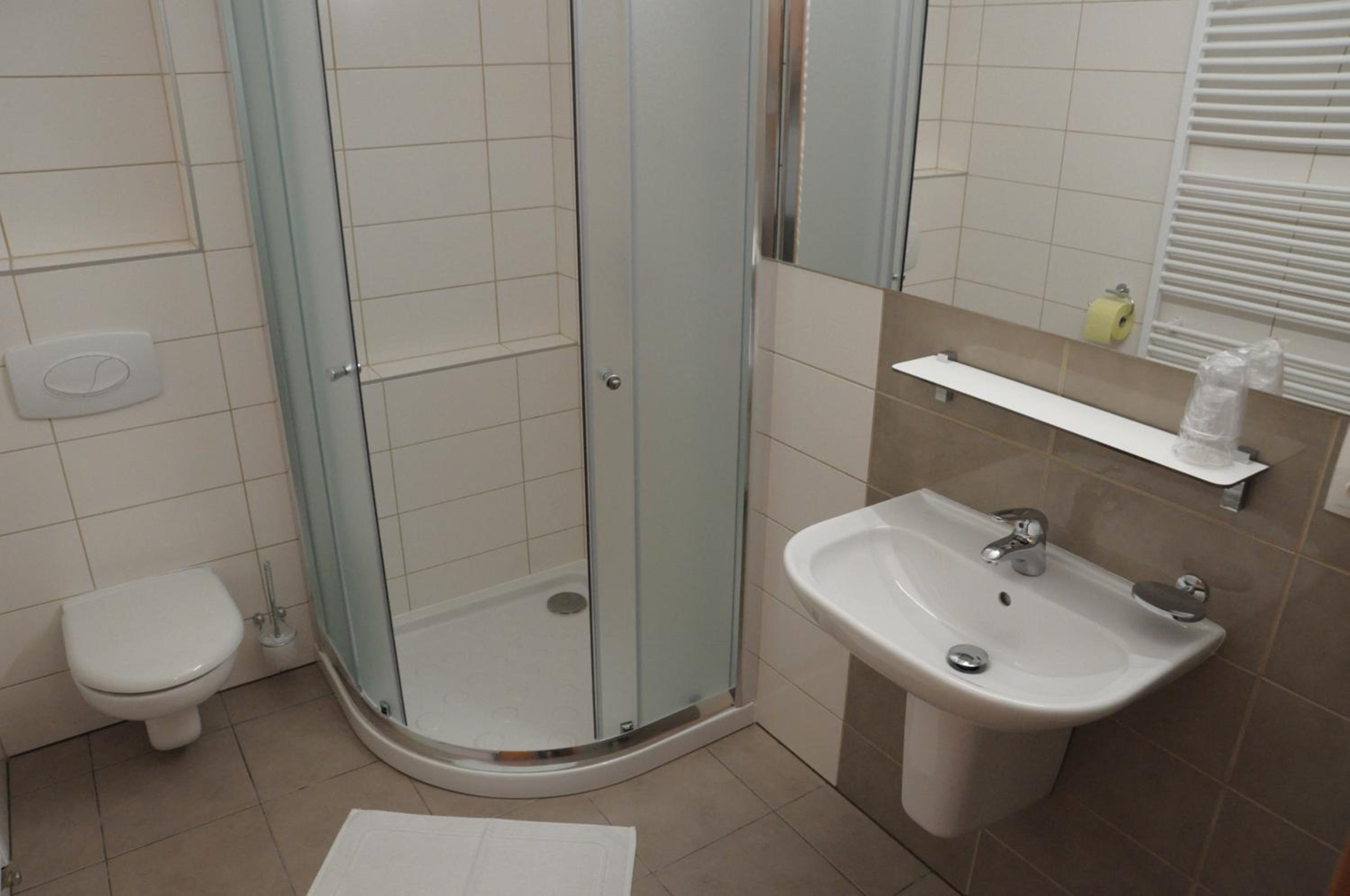 Quadruple Room - Photo 5