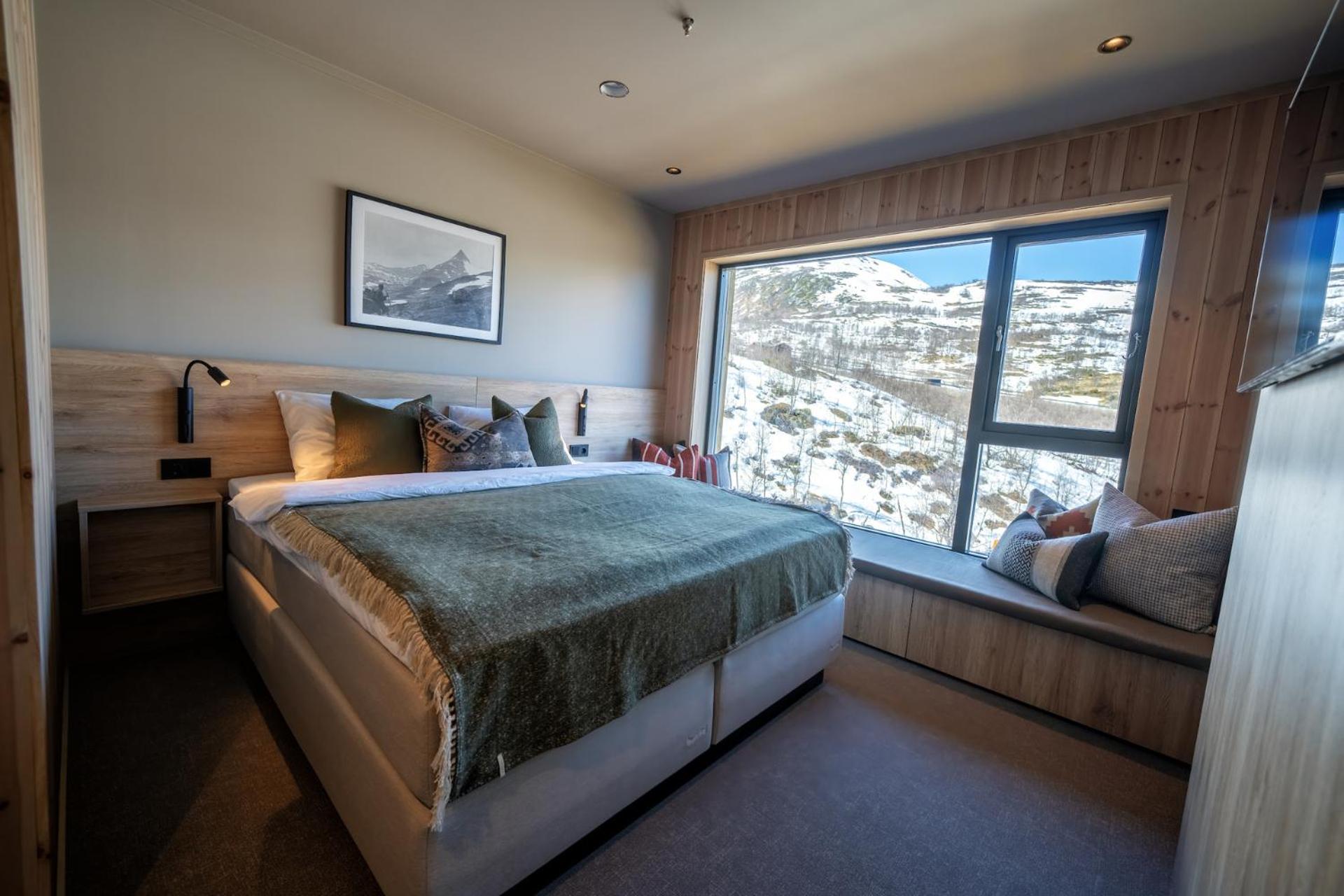 Double Room with Mountain View - Photo 1